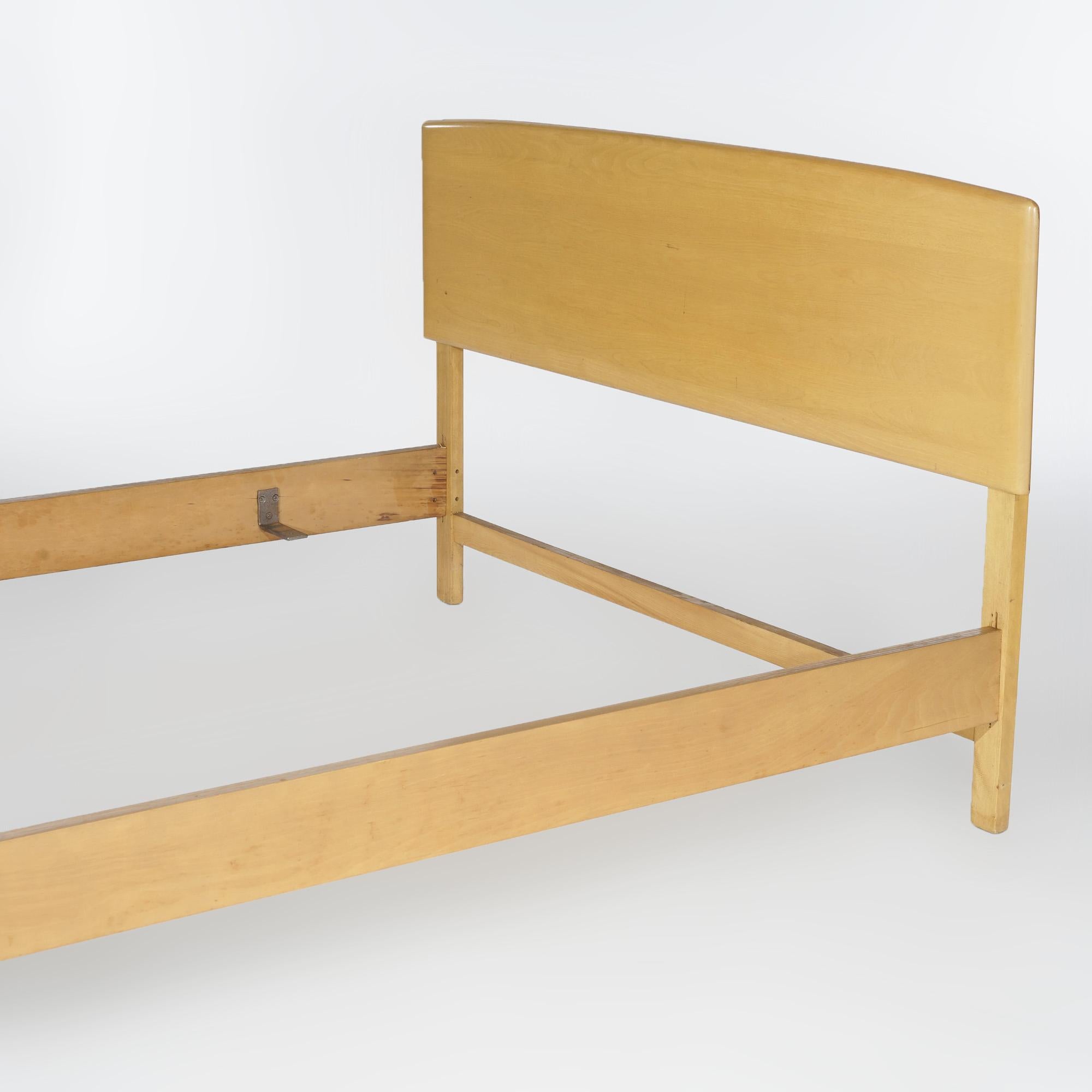 Mid-Century Modern Heywood Wakefield Double Bed, Wheat Finish, circa 1950 In Good Condition For Sale In Big Flats, NY