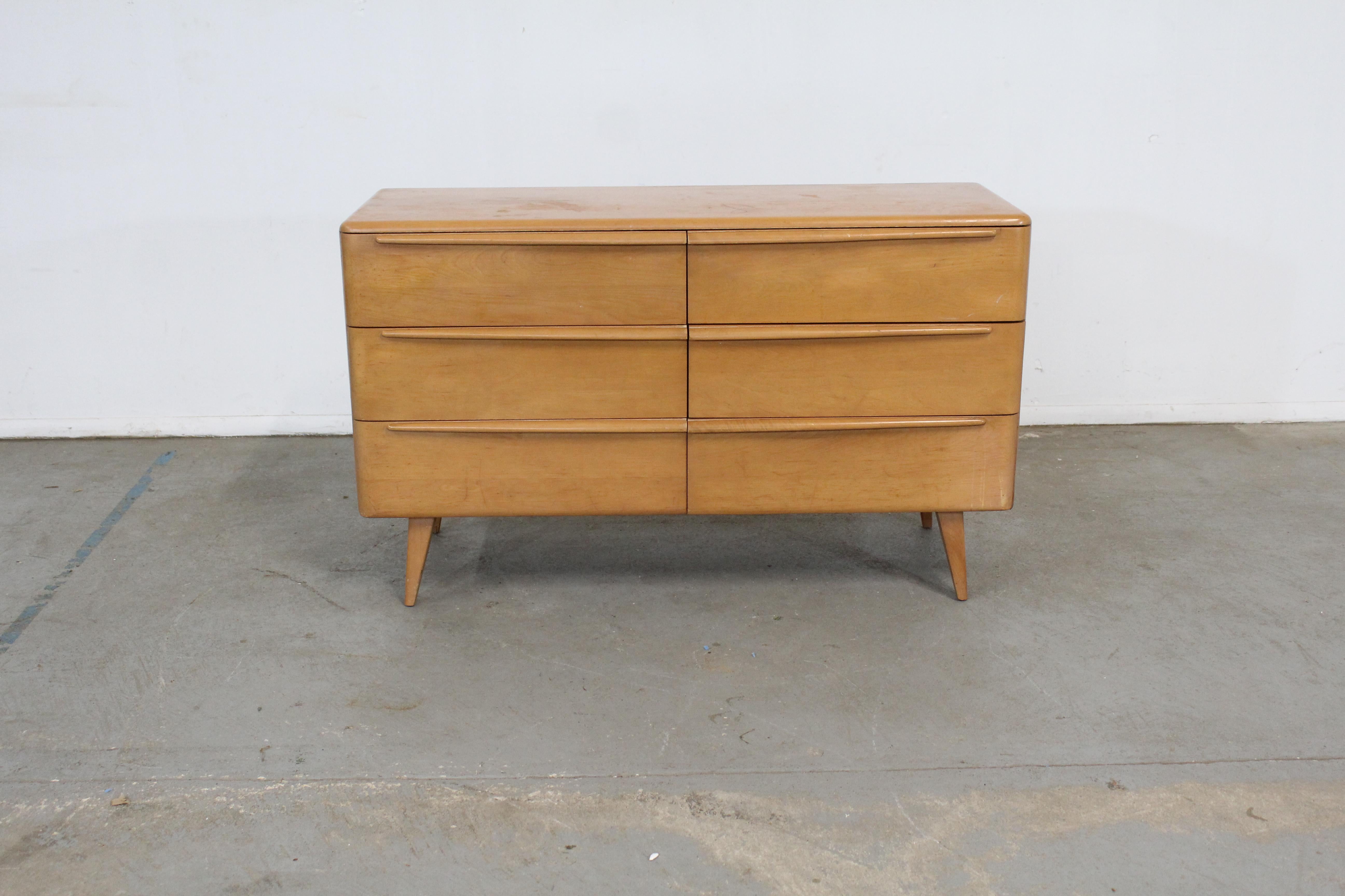Mid-Century Modern Heywood Wakefield Encore Double Dresser/Credenza on Splayed Legs
Offered is a Mid-Century Modern Heywood Wakefield Encore Double Dresser/Credenza on Splayed Legs. It is from Heywood Wakefield's Encore Series. The piece is in good