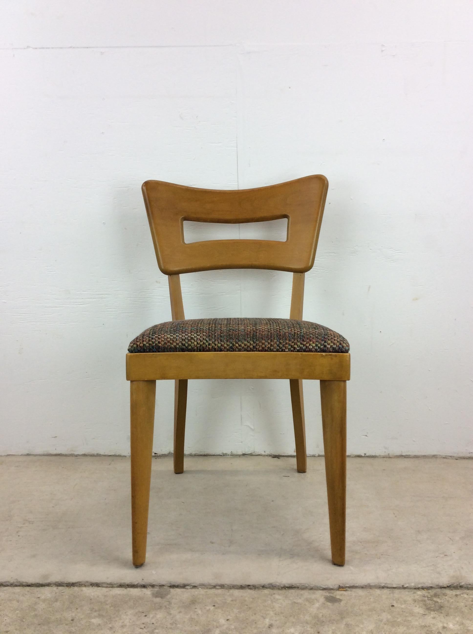 This mid century modern side chair by Heywood Wakefield features hardwood construction, original champagne finish, vintage upholstery and tall tapered legs.

Please check out our other Heywood Wakefield listings as well.

Dimensions: 18w 18d 33.5h