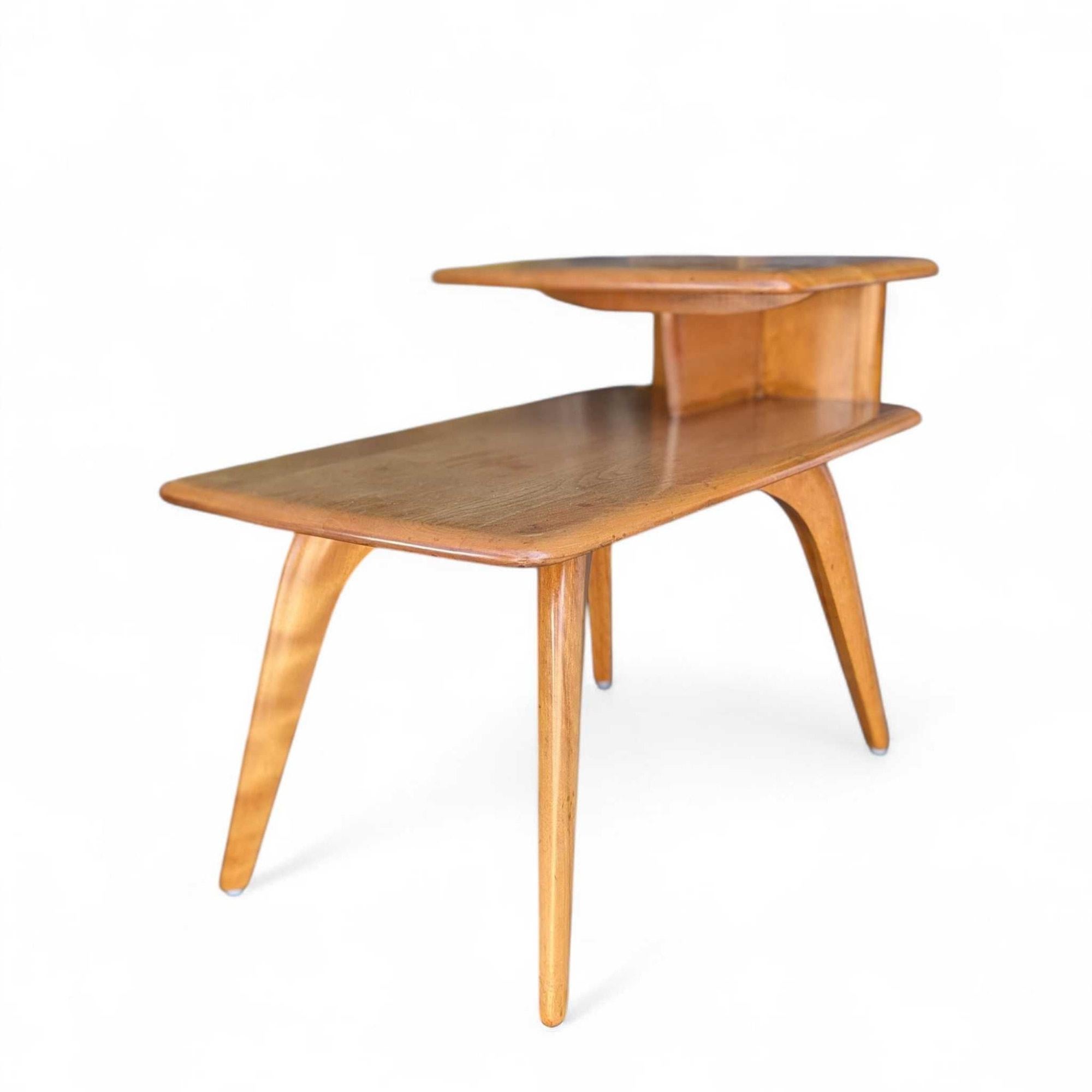 Table d'appoint Heywood-Wakefield du milieu du siècle, modèle M1527G

Une table d'appoint moderne du milieu du siècle magnifiquement fabriquée par Heywood-Wakefield, modèle M1527G. Fabriquée en bouleau massif dans la finition 