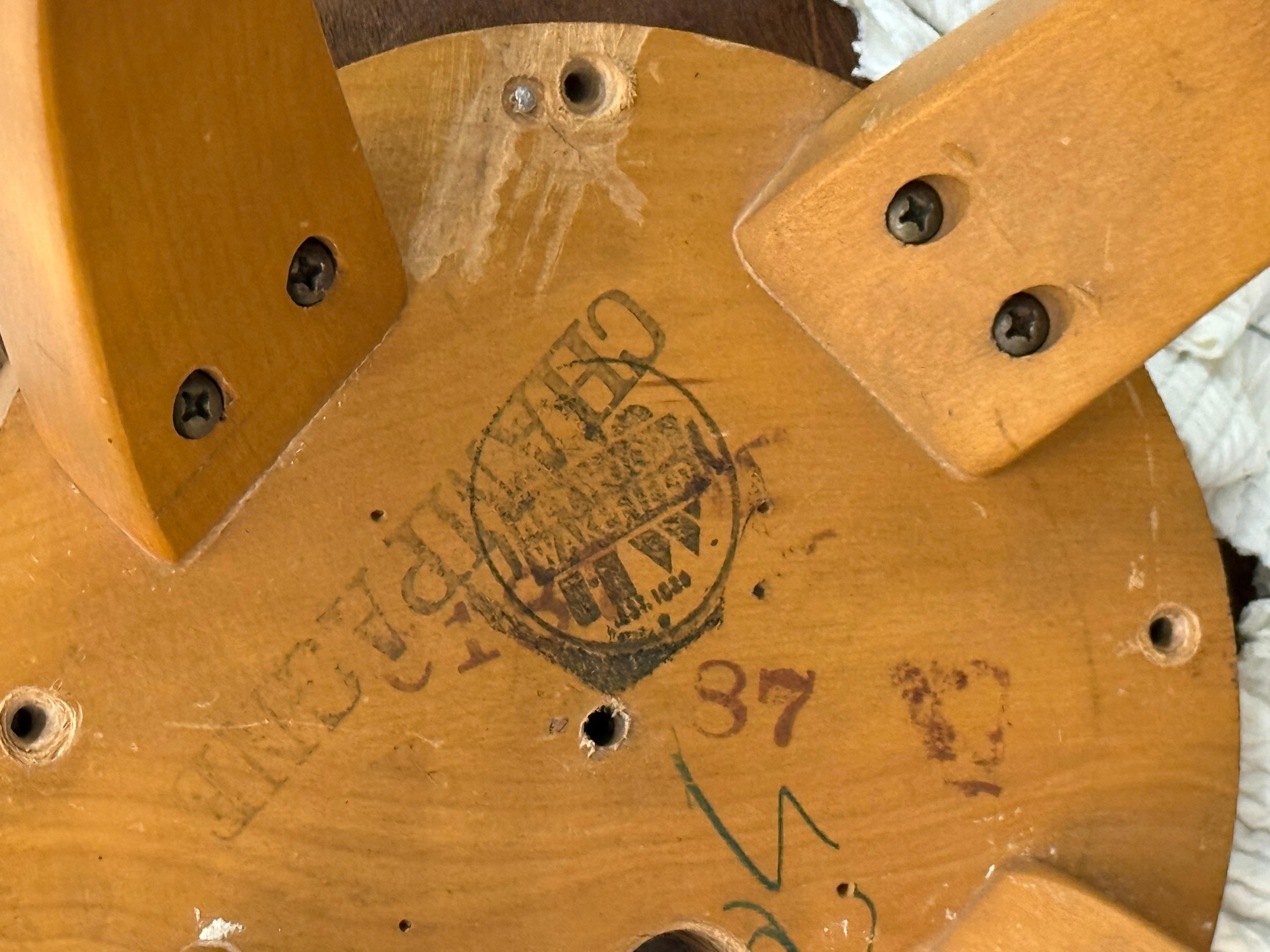 Milieu du XXe siècle Tabouret de vanité pivotant Heywood Wakefield moderne du milieu du siècle en vente