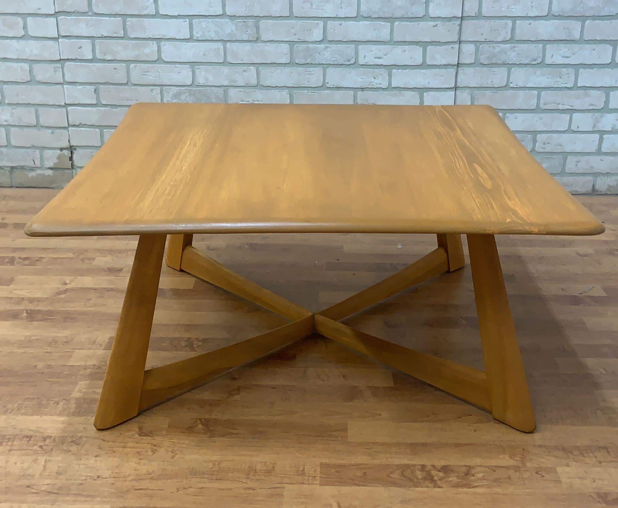 Mid-Century Modern Table basse carrée Heywood Wakefield X de style moderne du milieu du siècle dernier en vente
