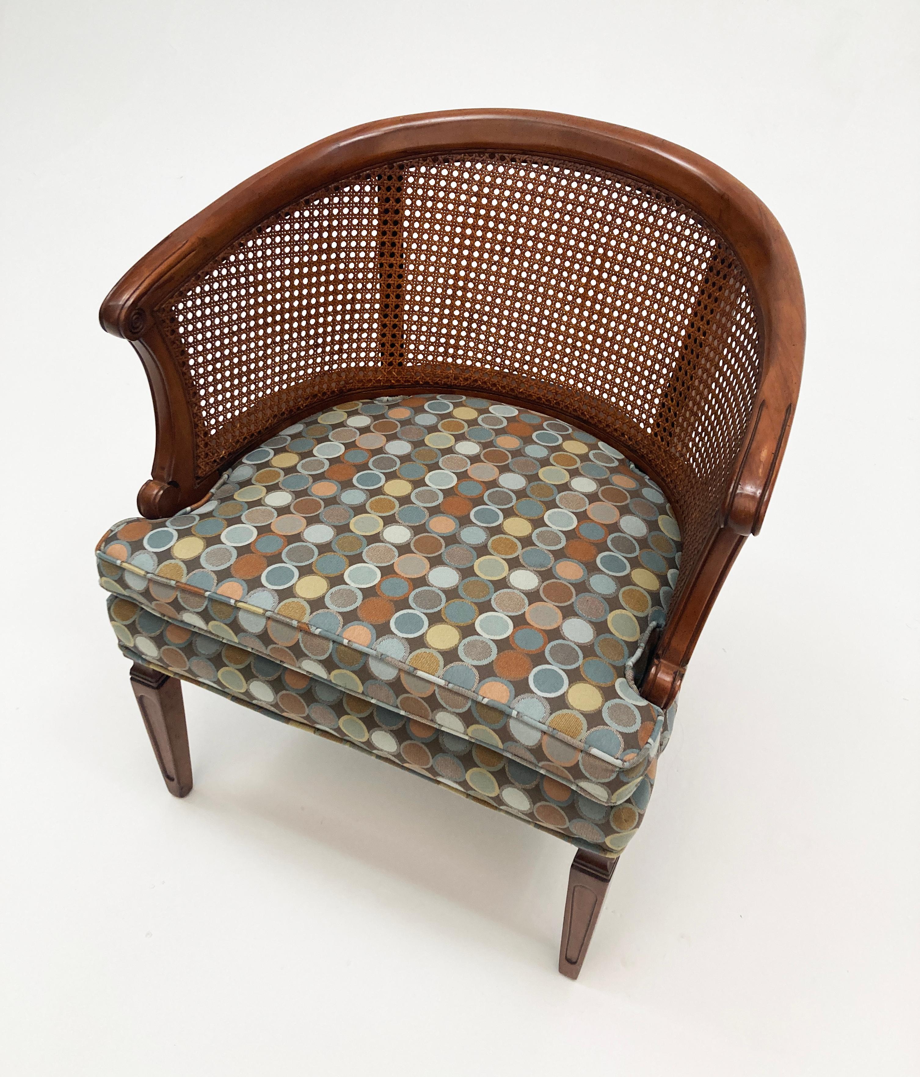 Hickory Chair Co., Mid-Century Modern Barrel Cane-back Sessel 1960er Jahre (Moderne der Mitte des Jahrhunderts) im Angebot