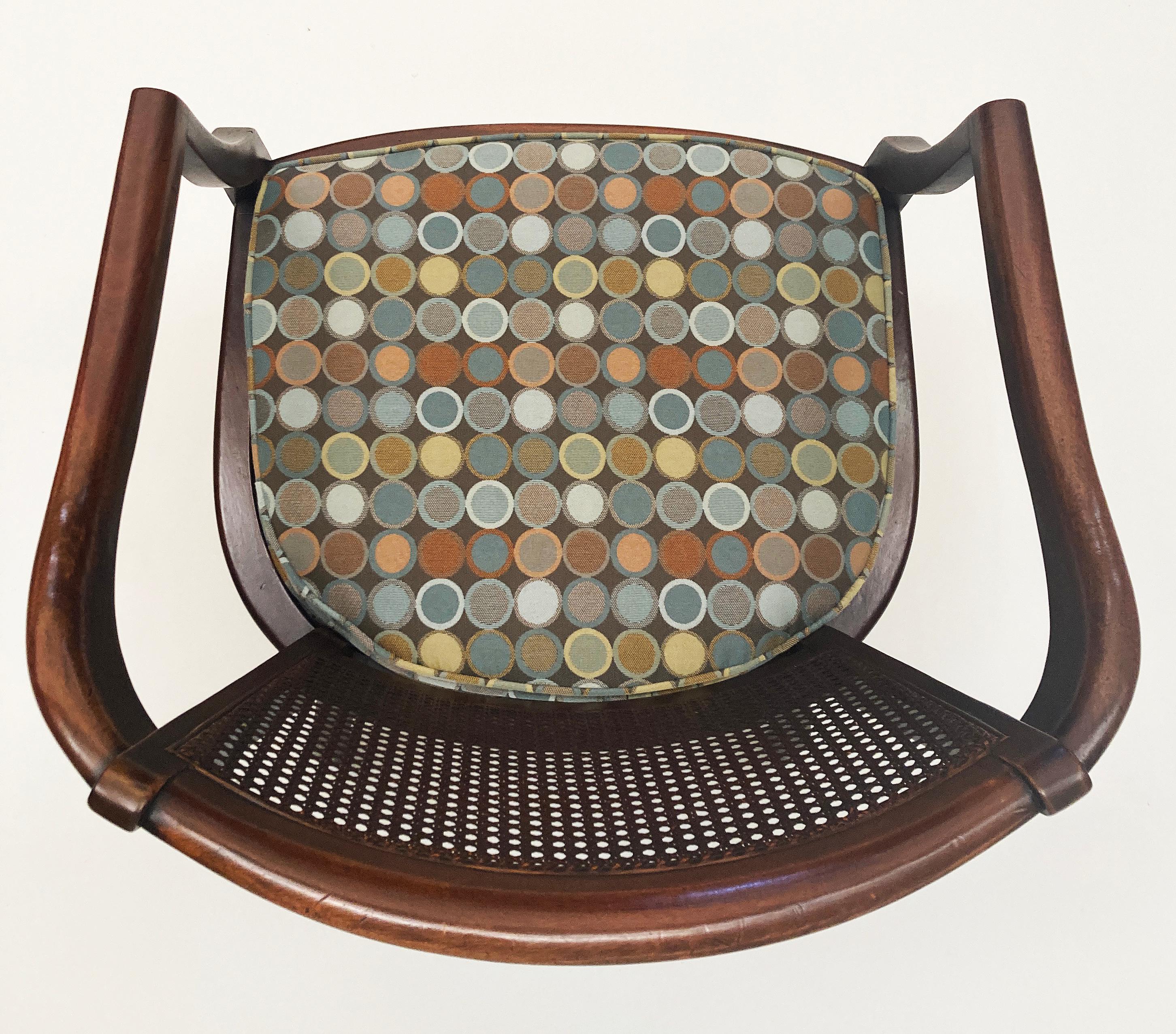 Chaise Hickory Co. mi-siècle moderne Chaise à accoudoirs en forme de canne  en vente 9