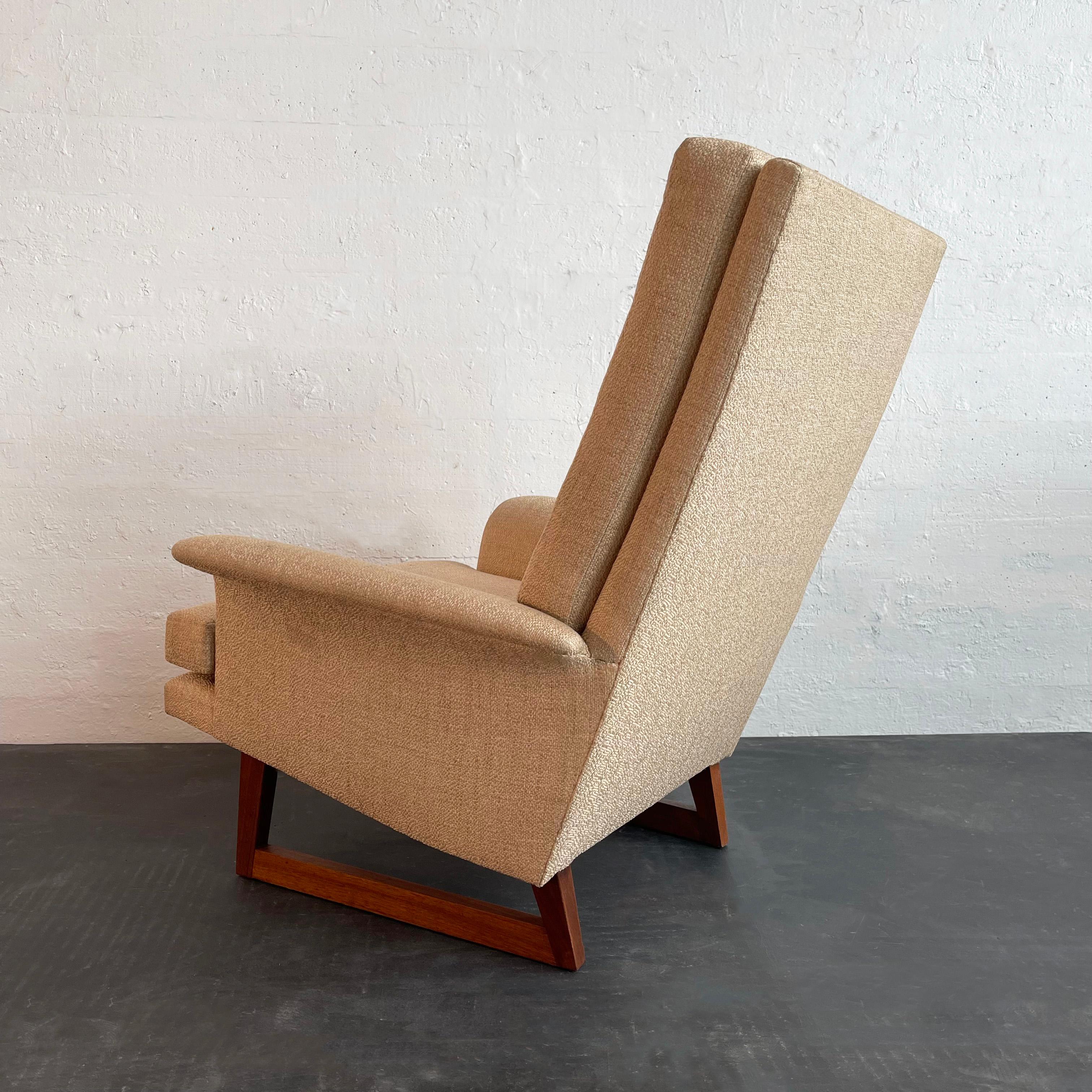 Mid-Century Modern High Back Lounge Chair Attributed To Milo Baughman For Sale 1