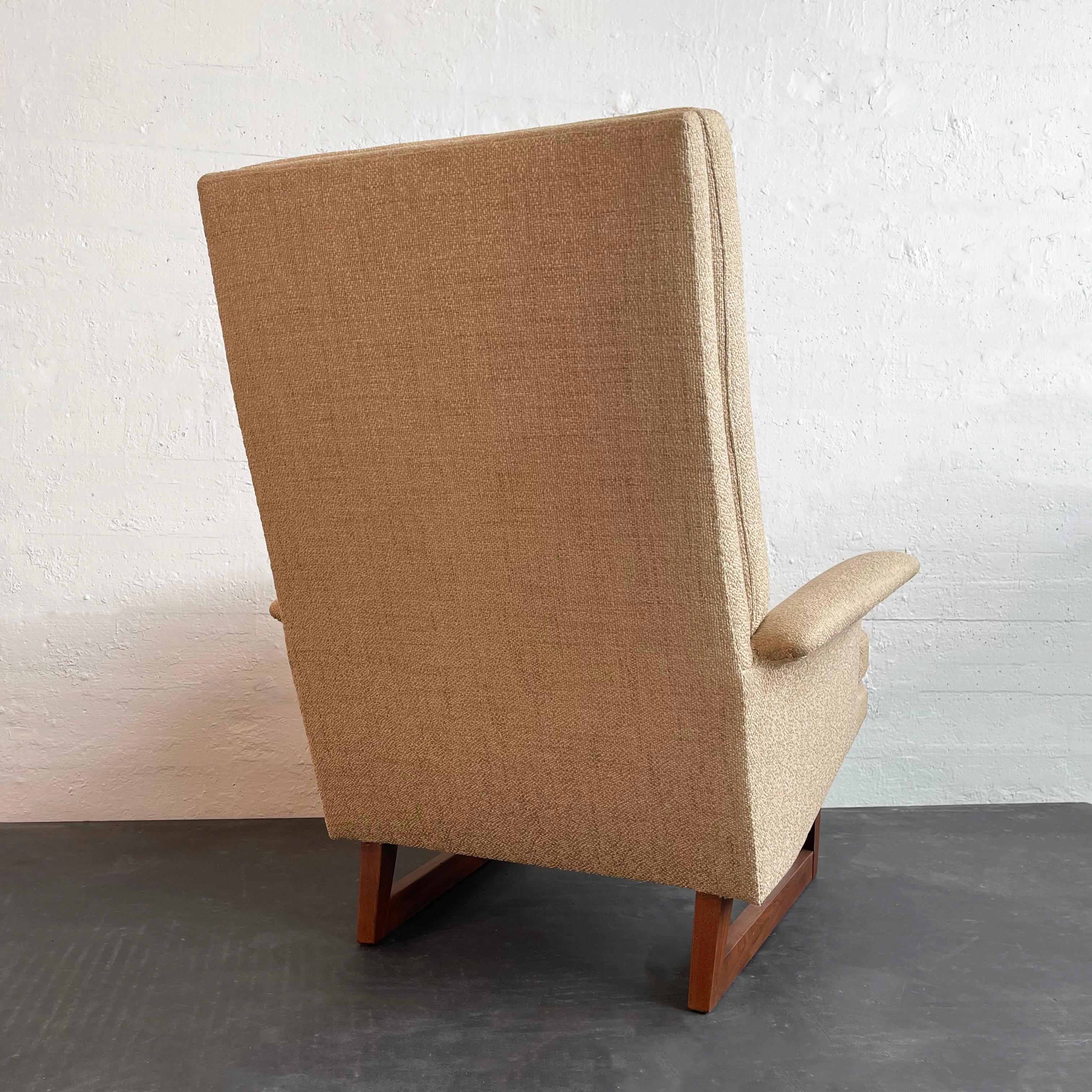 Mid-Century Modern High Back Lounge Chair Attributed To Milo Baughman For Sale 2