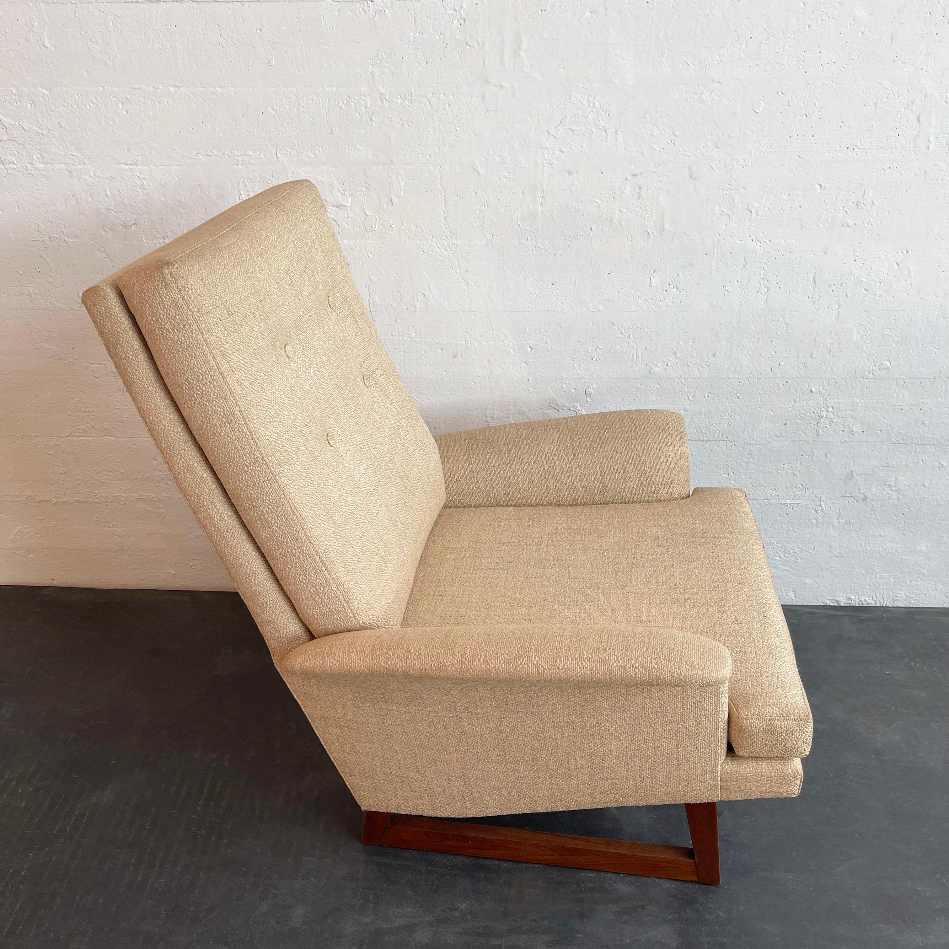 Mid-Century Modern High Back Lounge Chair Attributed To Milo Baughman For Sale 3