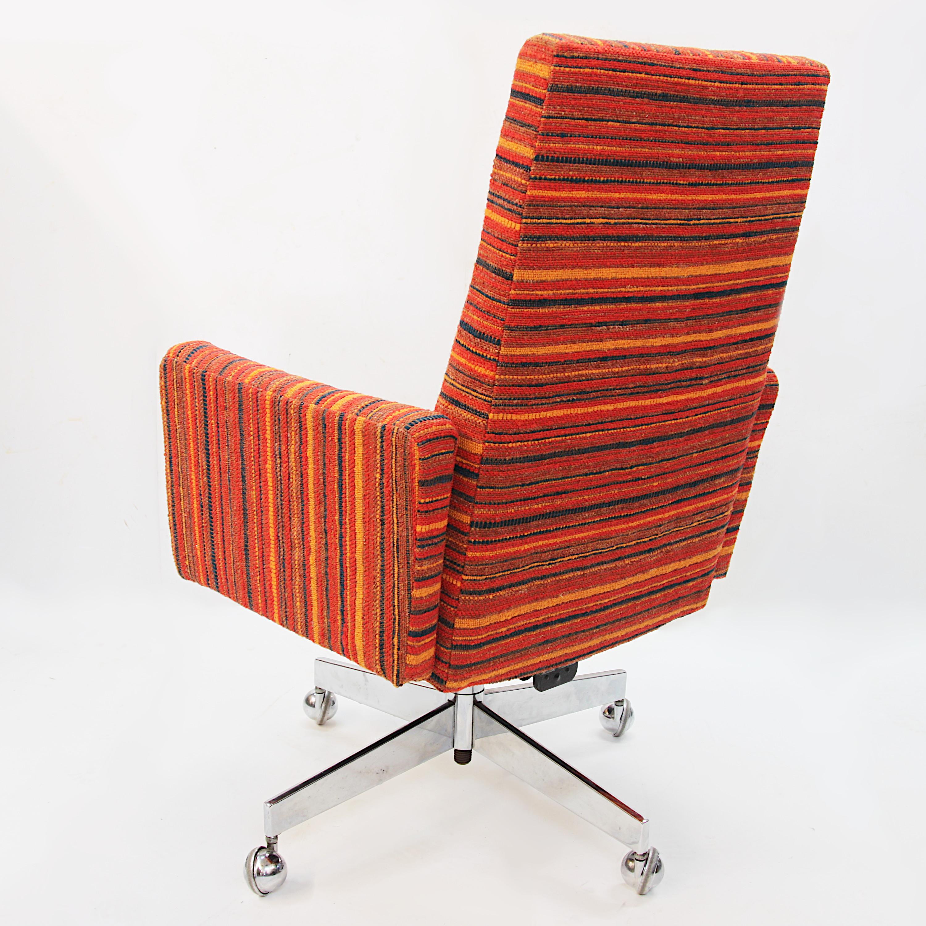 Mid-Century Modern High Back Office Desk Chair by Gunlocke w/ New NOS Fabric In Good Condition In Lafayette, IN