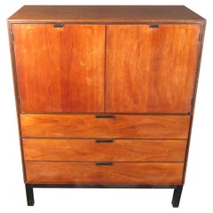 Moderne Mid-Century-Kommode mit hohem Fuß von Stanley