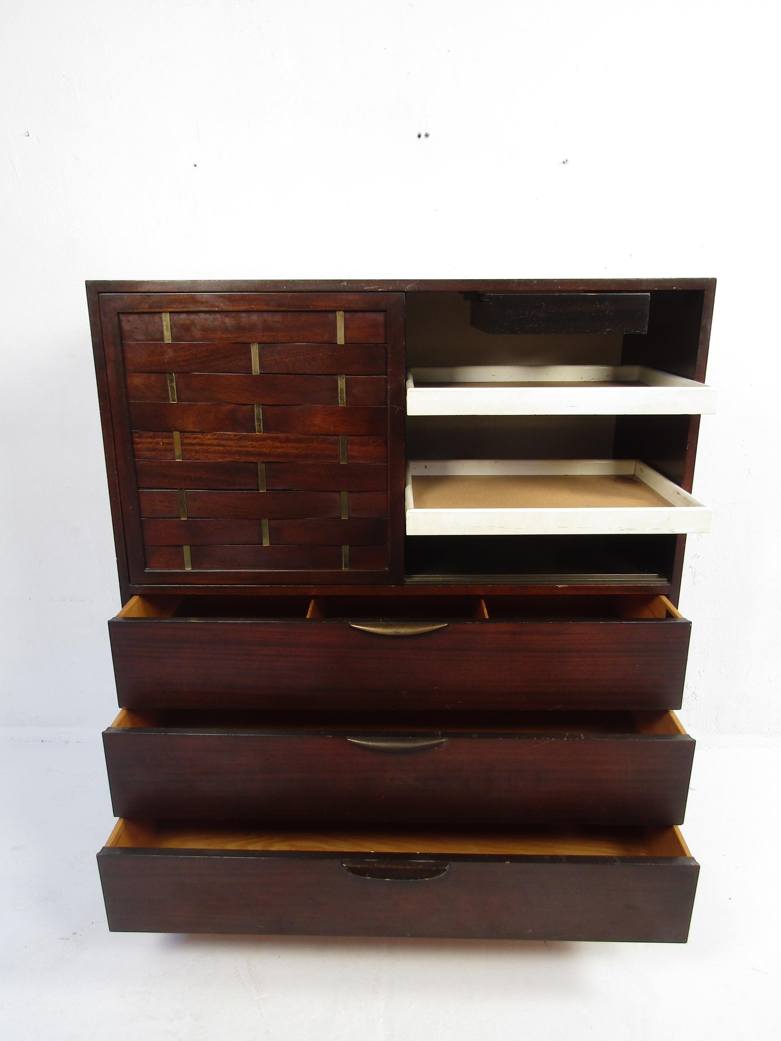 Mid-Century Dresser Designed by Harvey Probber In Fair Condition For Sale In Brooklyn, NY