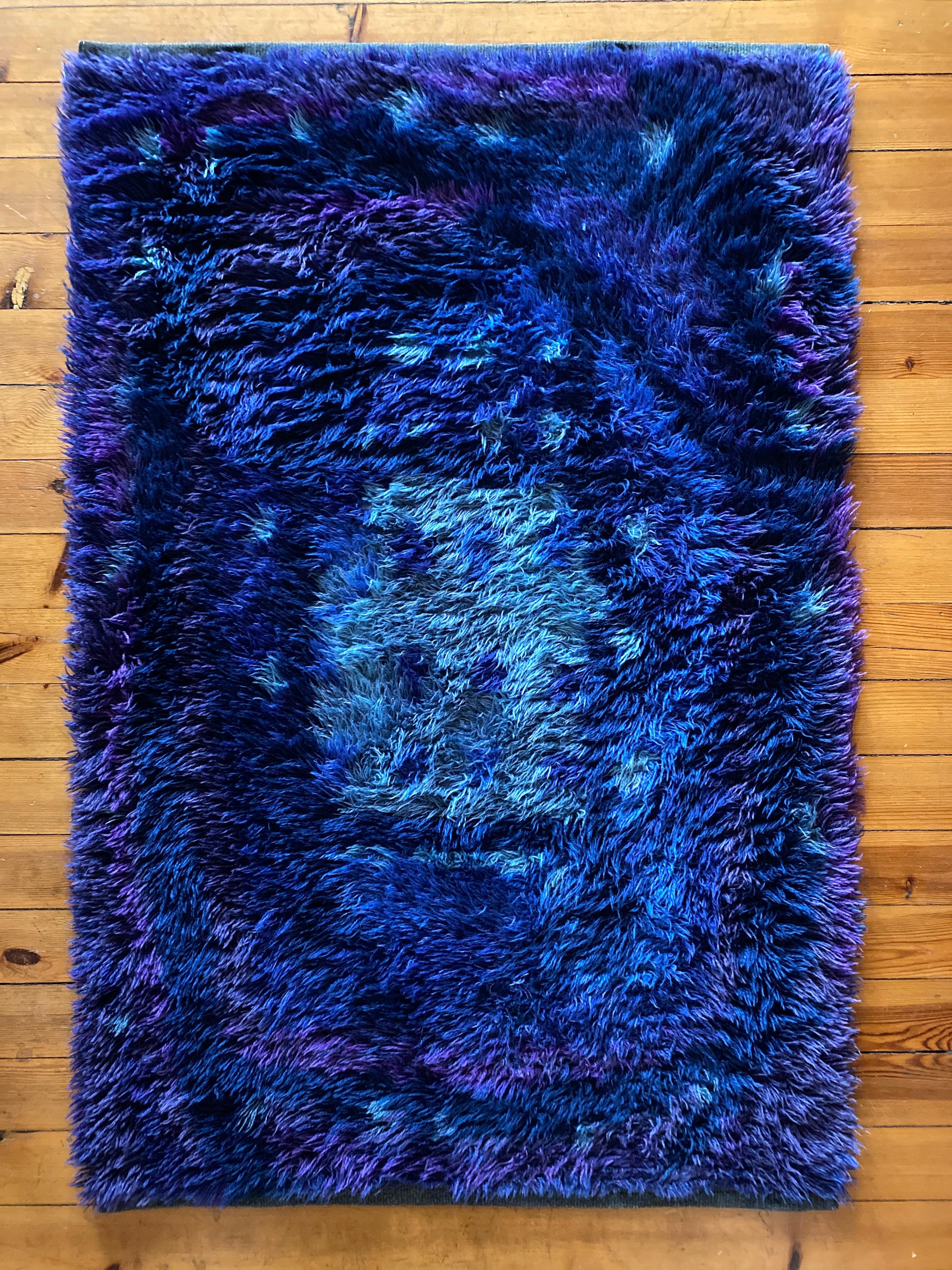 Scandinavian Modern Mid-century Modern High Pile Blue and Violet Rya Rug, Sweden NIAB, Sweden, 1970. For Sale