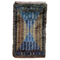 Alfombra Rya de rayas triangulares azules, moderna de mediados de siglo, Suecia, años 60