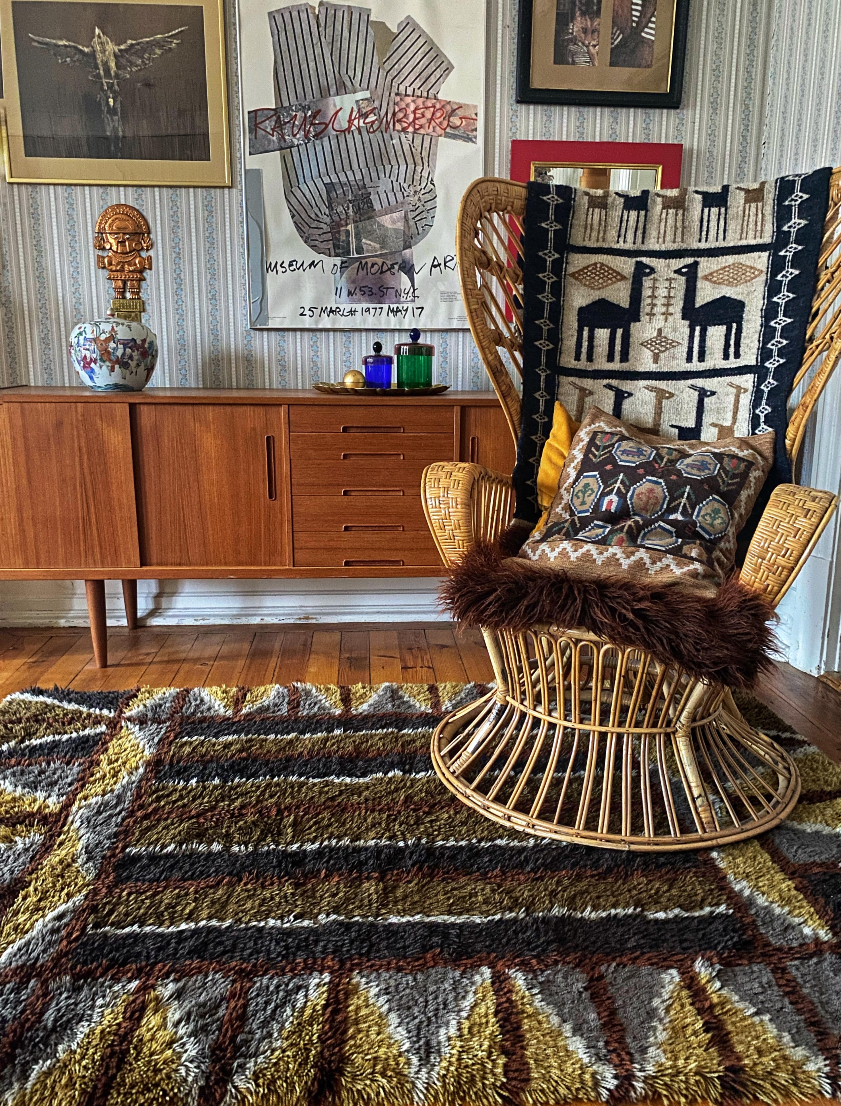 This exquisite mid-century modern rya rug, crafted by a Swedish textile artist in the 1960s, showcases the finest Scandinavian craftsmanship. Handmade from premium 
