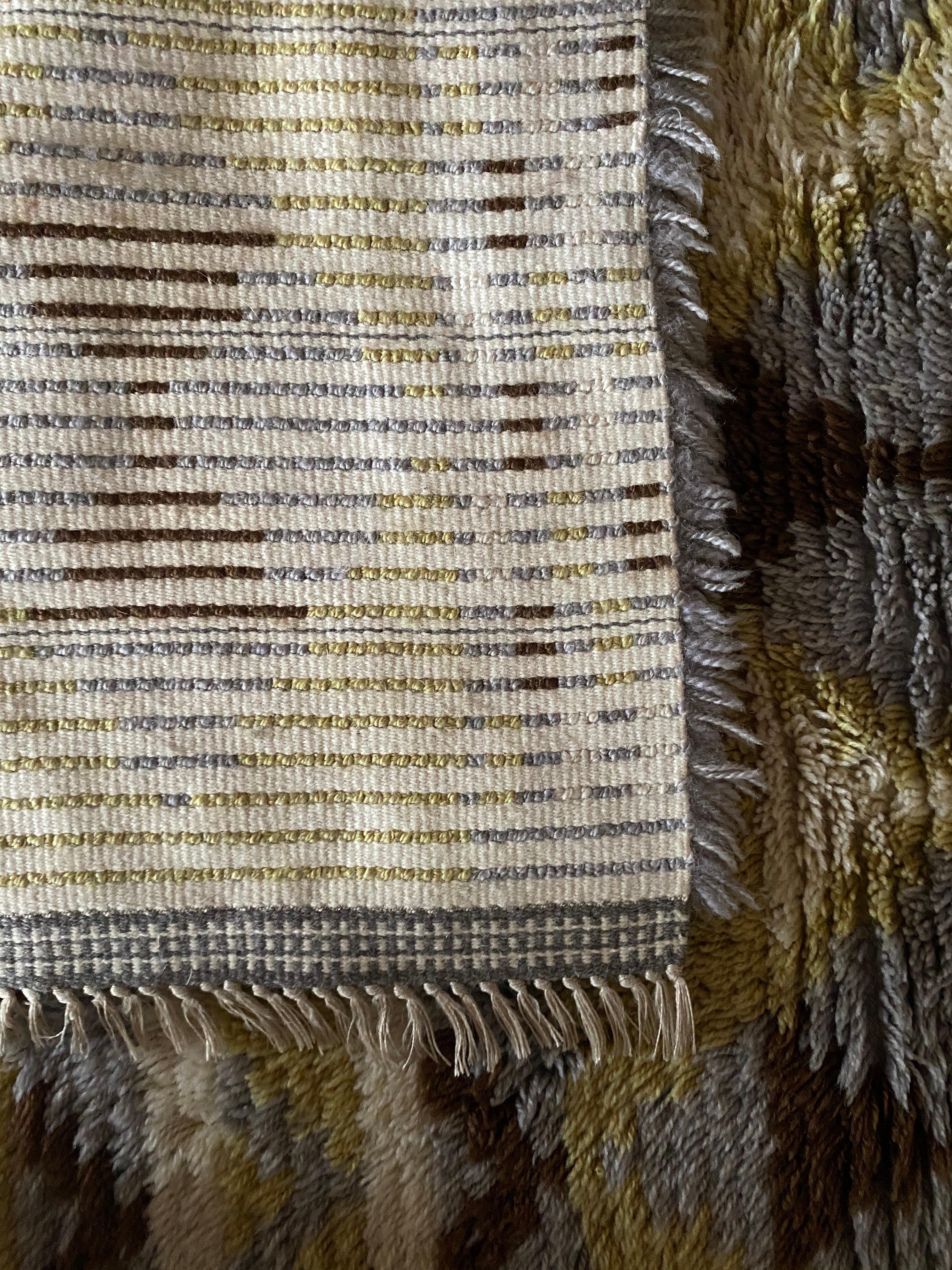 Swedish Mid-century Modern High Pile White and Brown Bows Rya Rug, Sweden, 1960s For Sale