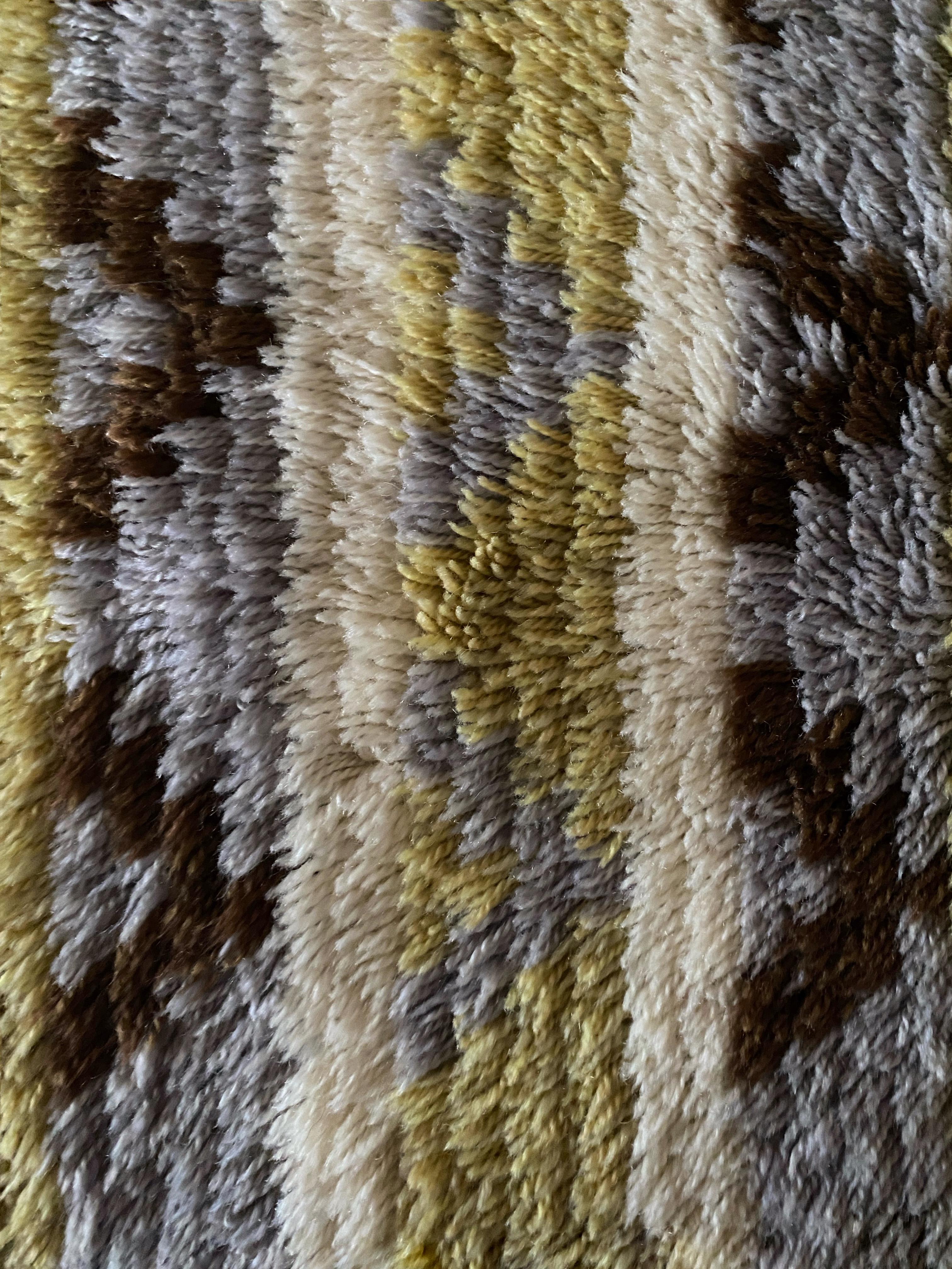 Mid-century Modern High Pile White and Brown Bows Rya Rug, Sweden, 1960s In Good Condition For Sale In Grythyttan, SE