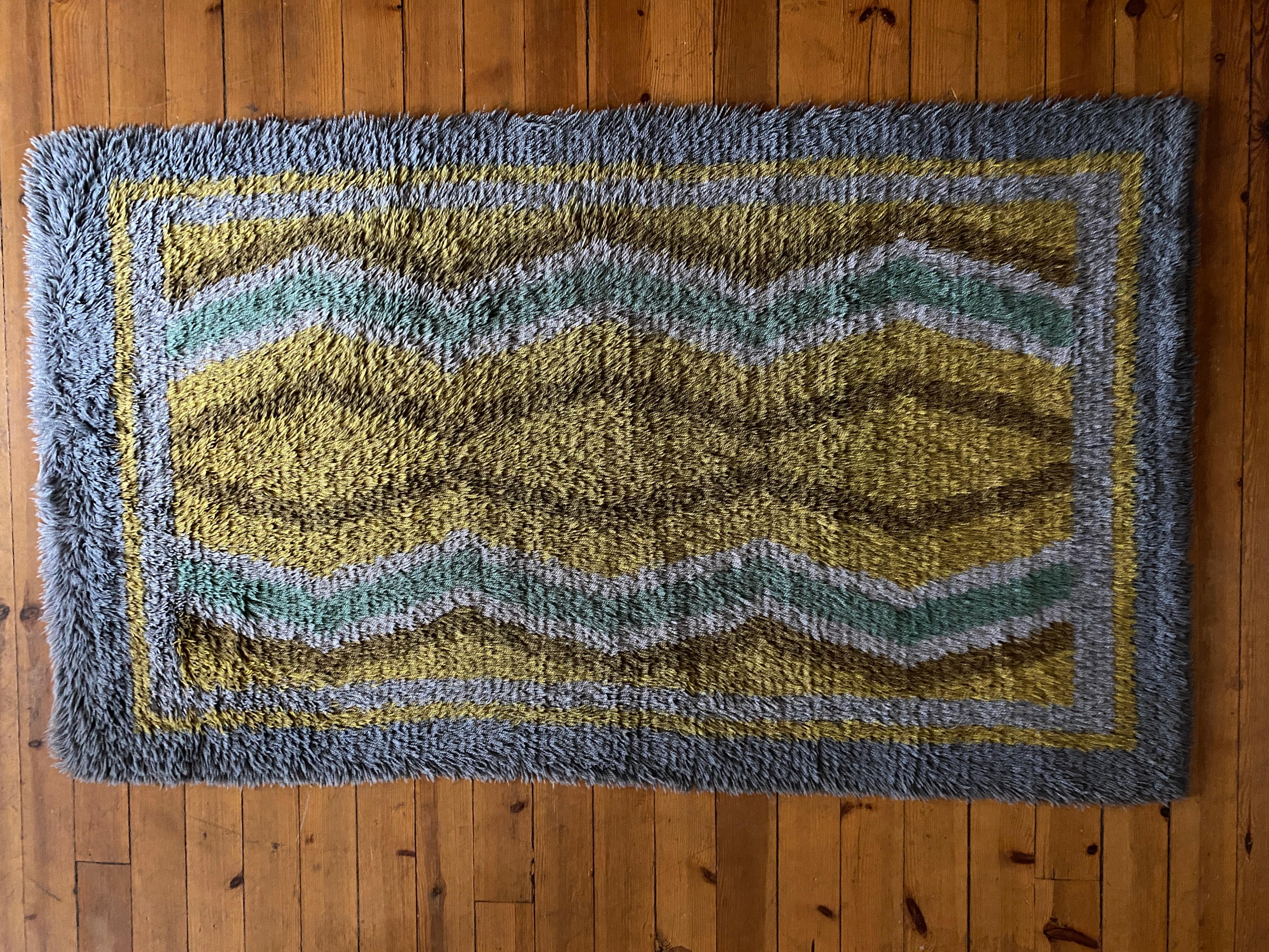 This exquisite mid-century modern rya rug, crafted by a Swedish textile artist in the 1960s, showcases the finest Scandinavian craftsmanship. Handmade from premium 