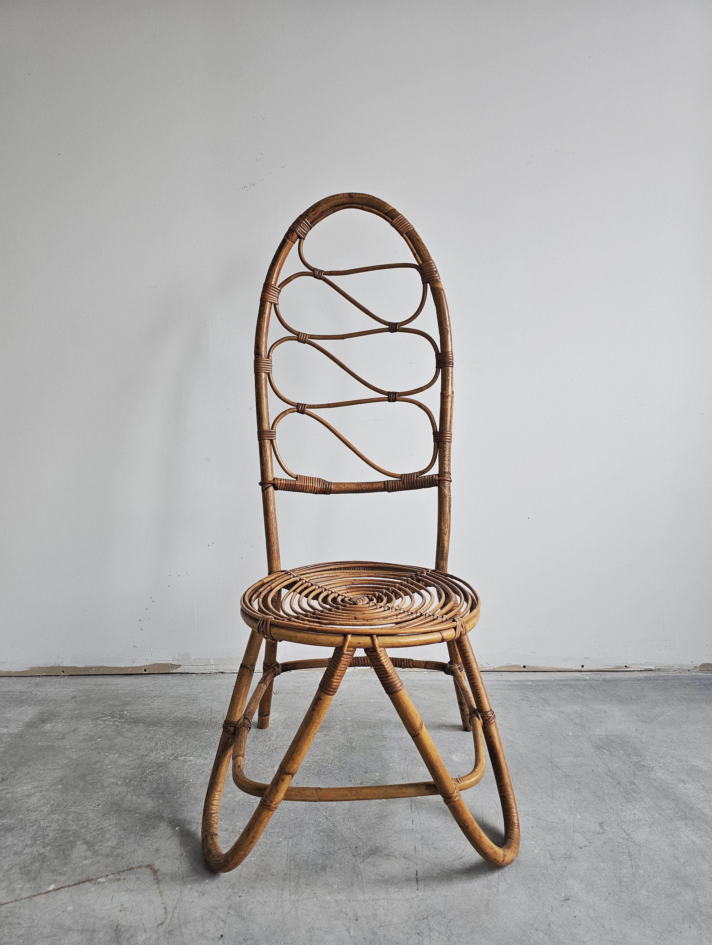 Dans cette annonce, vous trouverez une magnifique chaise d'aide à haut dossier en bambou, datant du milieu du siècle dernier, attr. à Bonacina. Fabriqué en Italie dans les années 1960.

Bon état vintage avec quelques signes de temps et