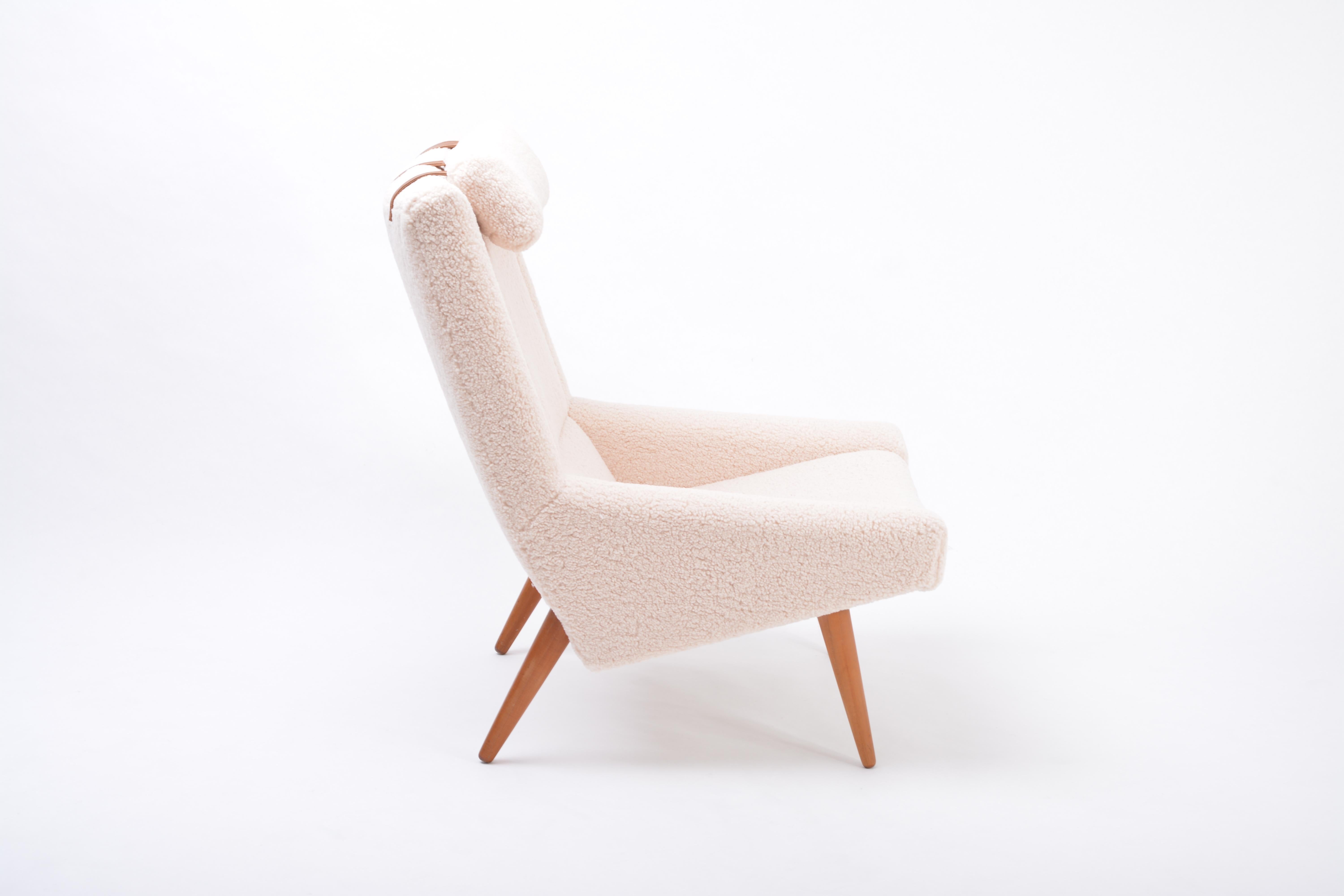 Mid-Century Modern Highback Lounge Chair in Teddy Fur by Illum Wikkelsø In Good Condition In Berlin, DE