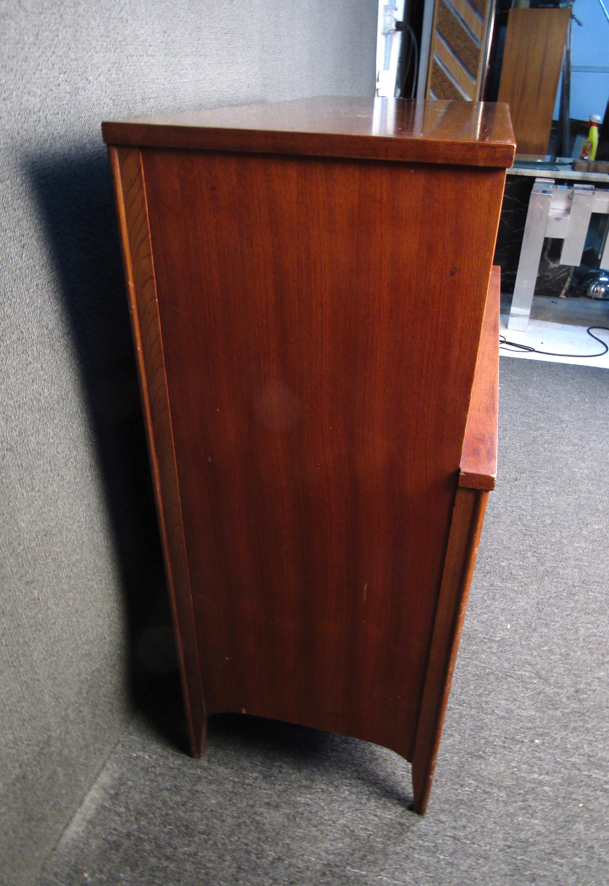 Highboy moderno di metà secolo di Kent Coffey in vendita 1