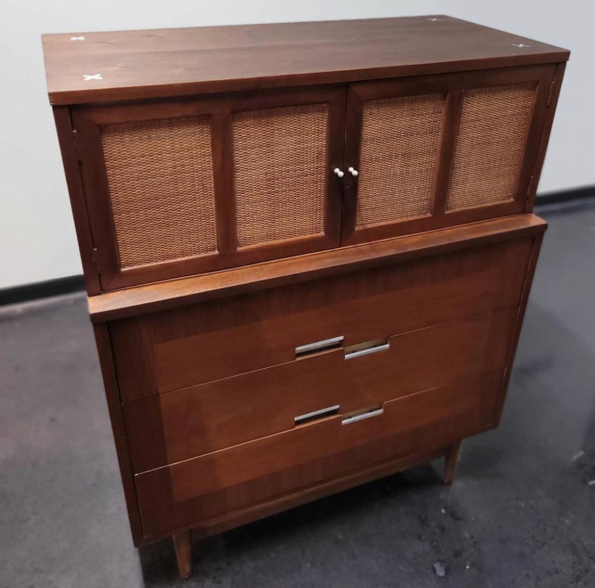 Mid-Century Modern Highboy Dressee by American of Martinsville In Good Condition In Philadelphia, PA