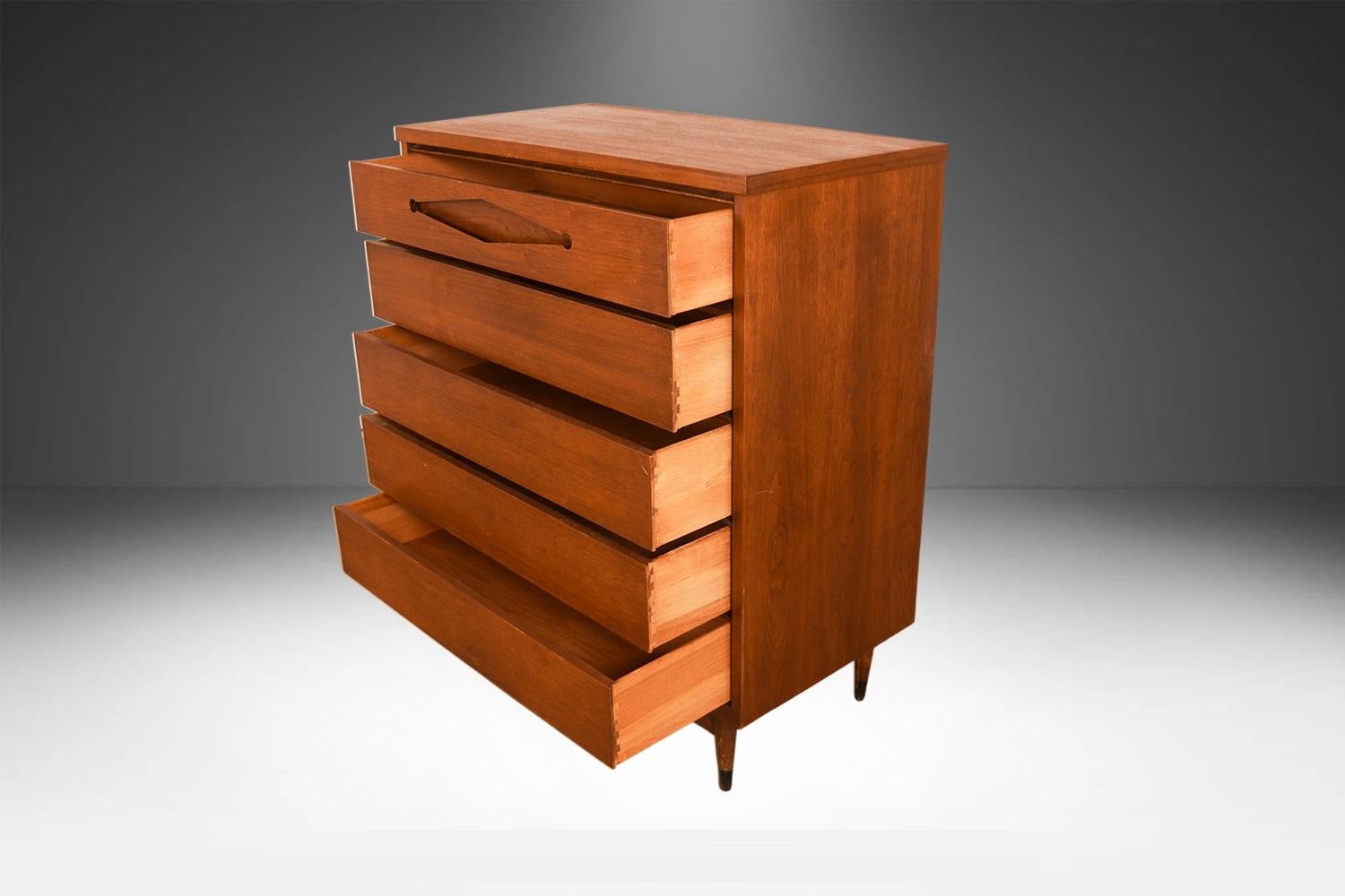 Mid-Century moderno Comò Highboy del Mid Century Modern Bassett in vendita
