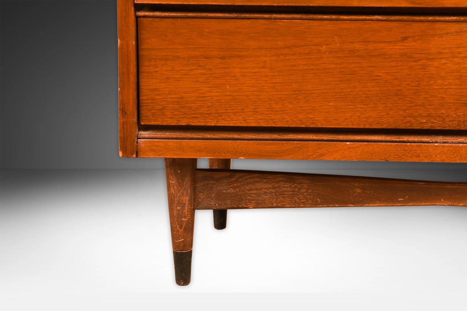 Comò Highboy del Mid Century Modern Bassett in vendita 2