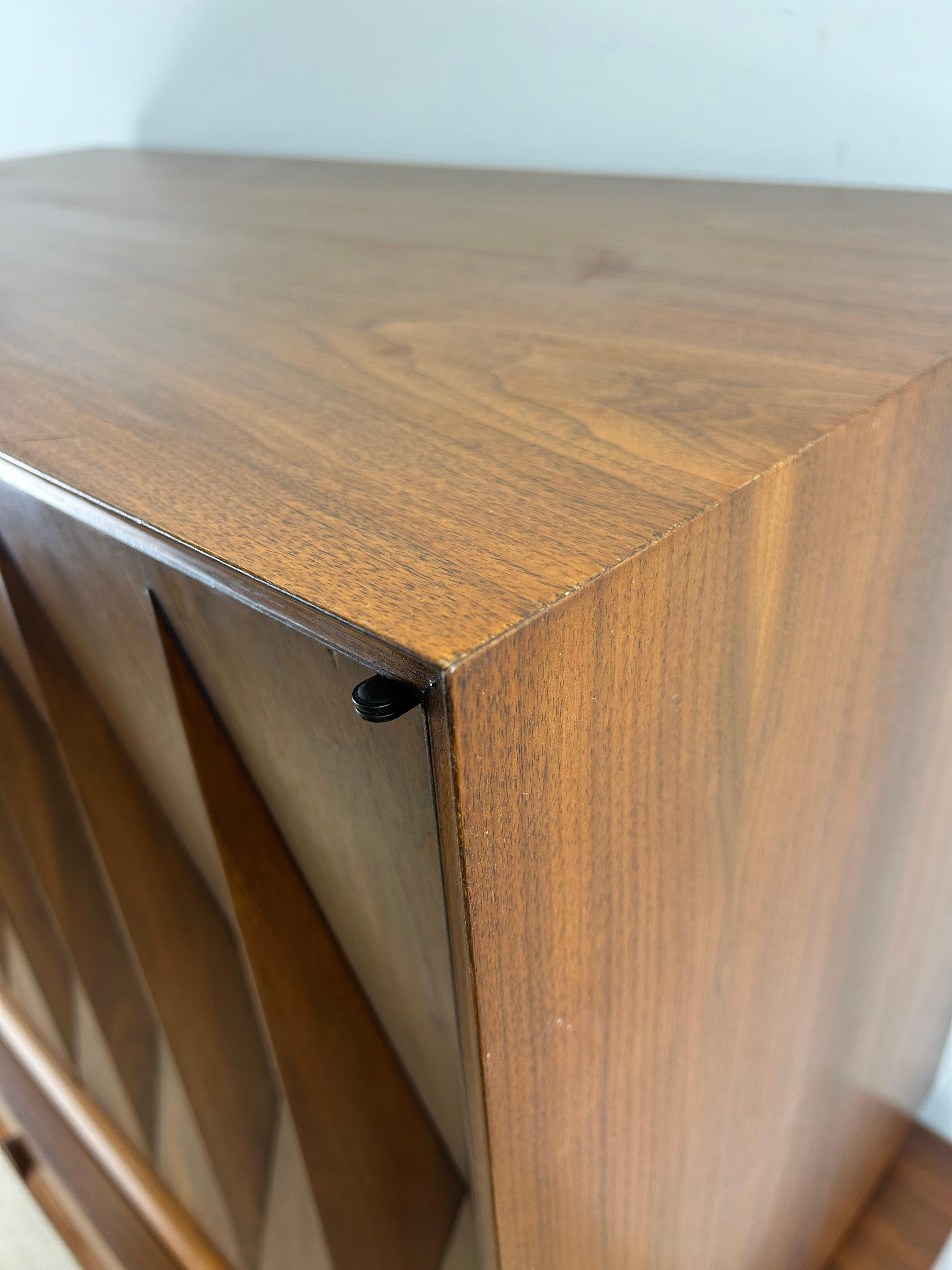 Cómoda Highboy Mid Century Modern de Albert Parvin para American of Martinsville en venta 10