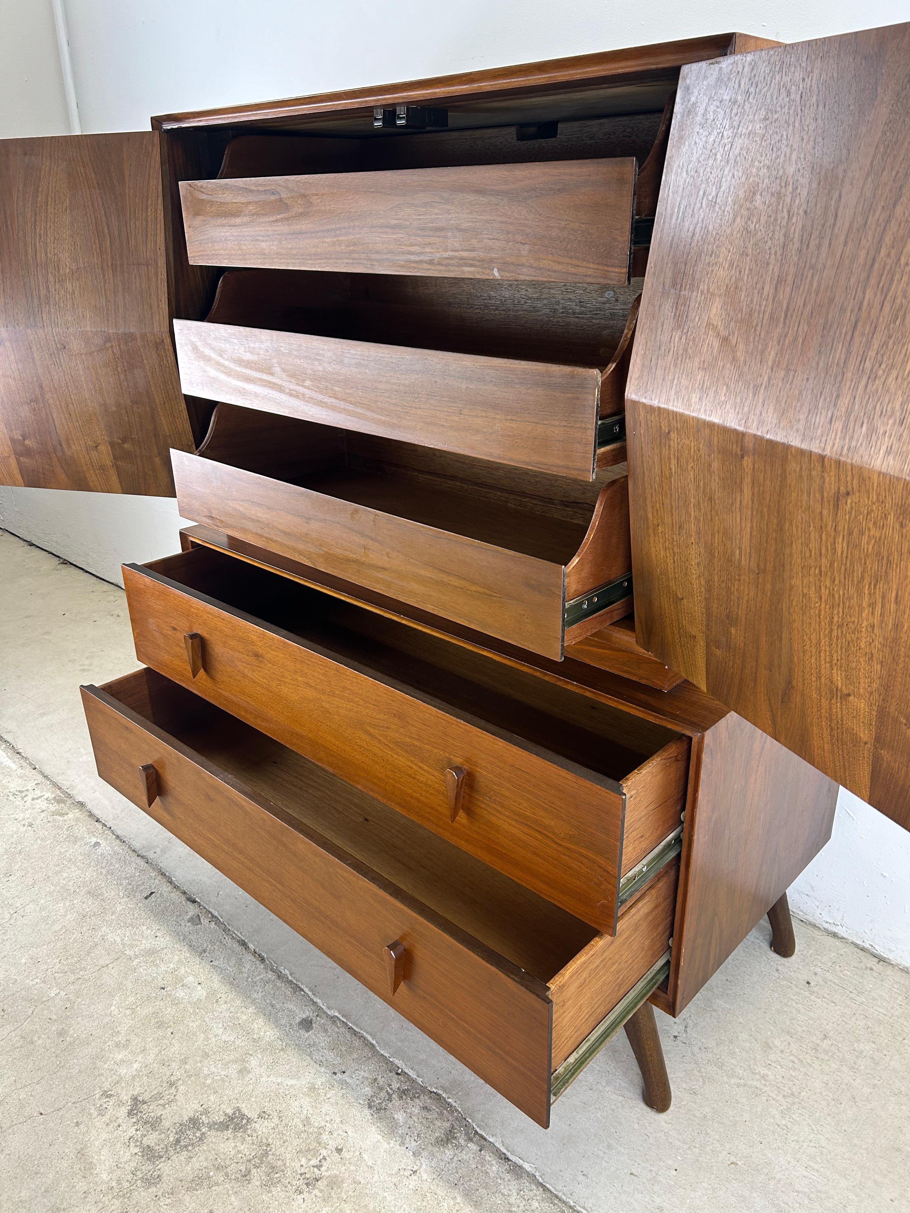 Cómoda Highboy Mid Century Modern de Albert Parvin para American of Martinsville Moderno de mediados de siglo en venta