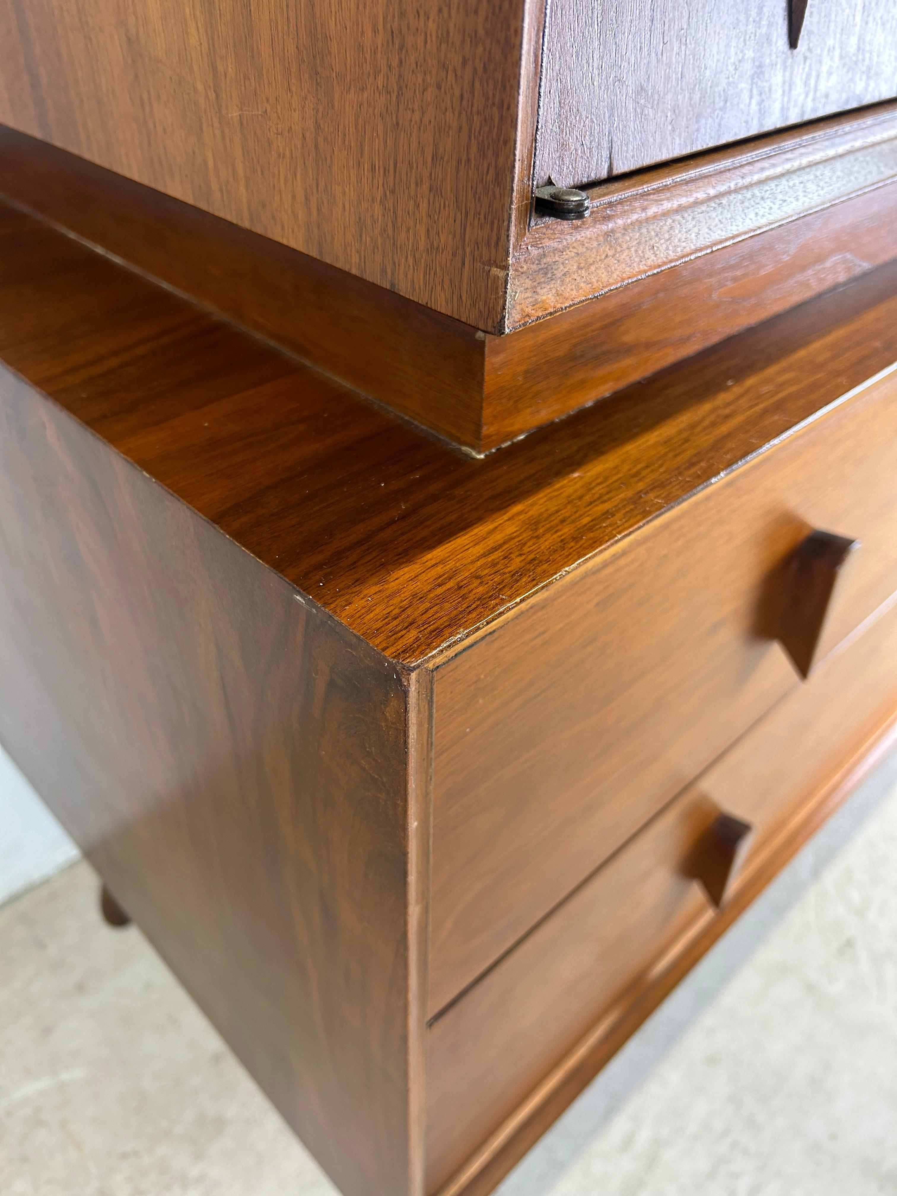 Cómoda Highboy Mid Century Modern de Albert Parvin para American of Martinsville siglo XX en venta