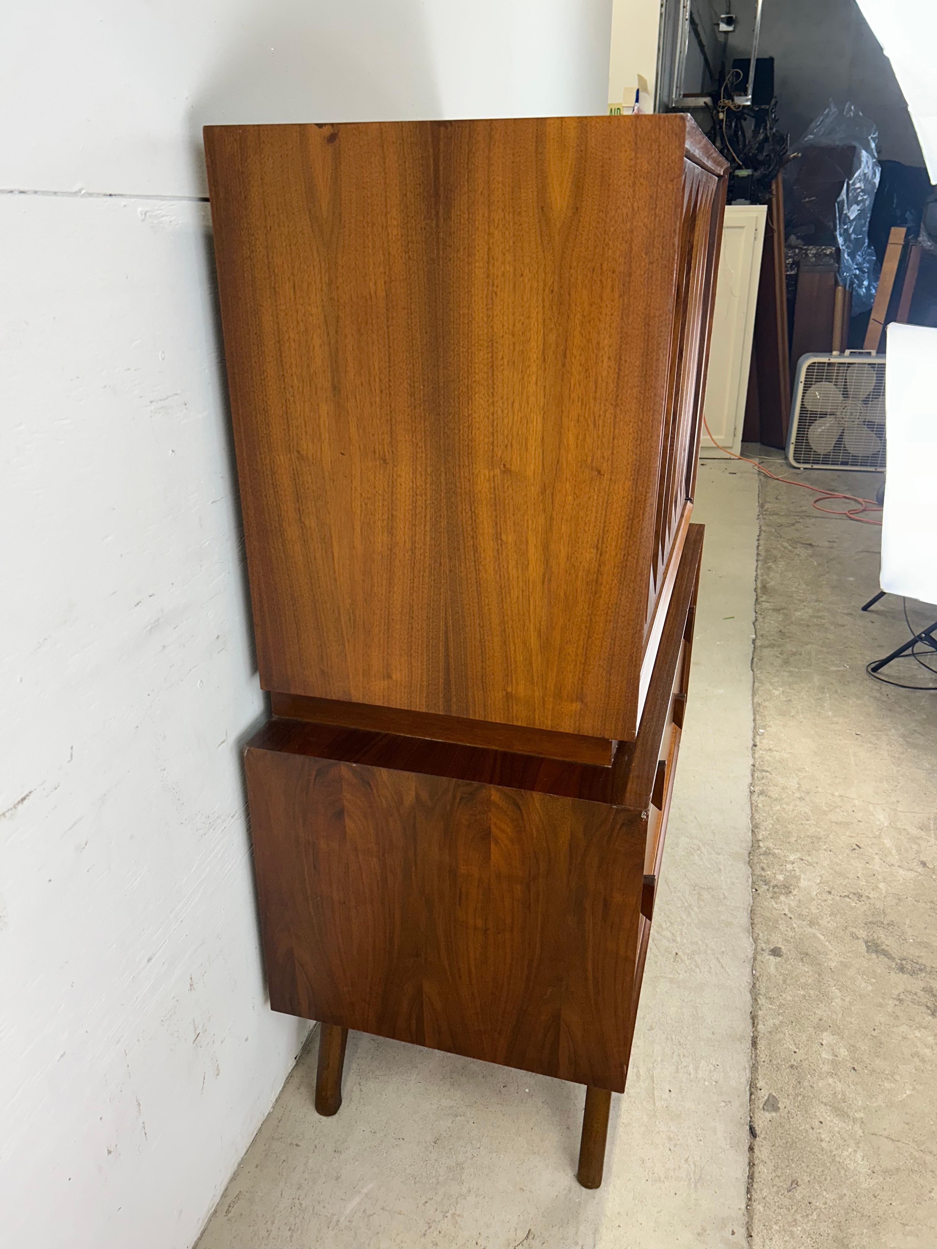 Cómoda Highboy Mid Century Modern de Albert Parvin para American of Martinsville en venta 1