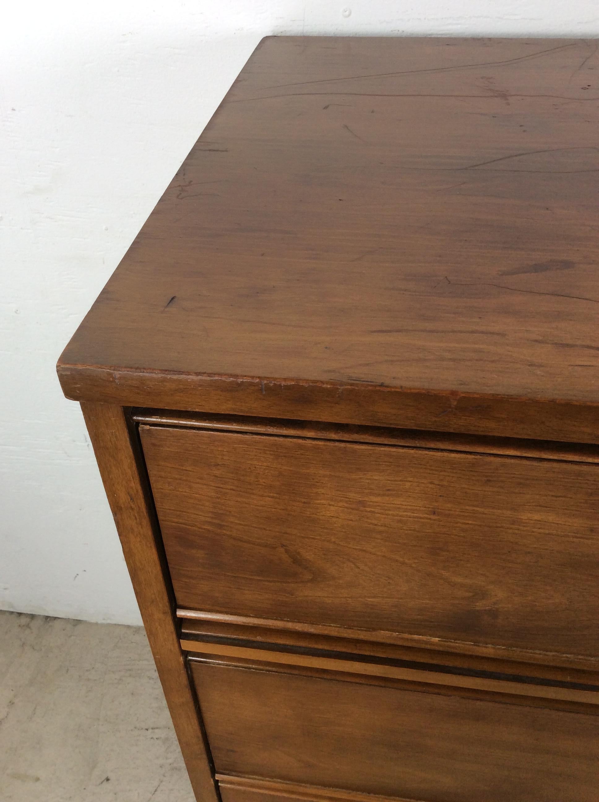 Mid-Century moderno Comò Highboy del Mid Century Modern di Harmony House in vendita