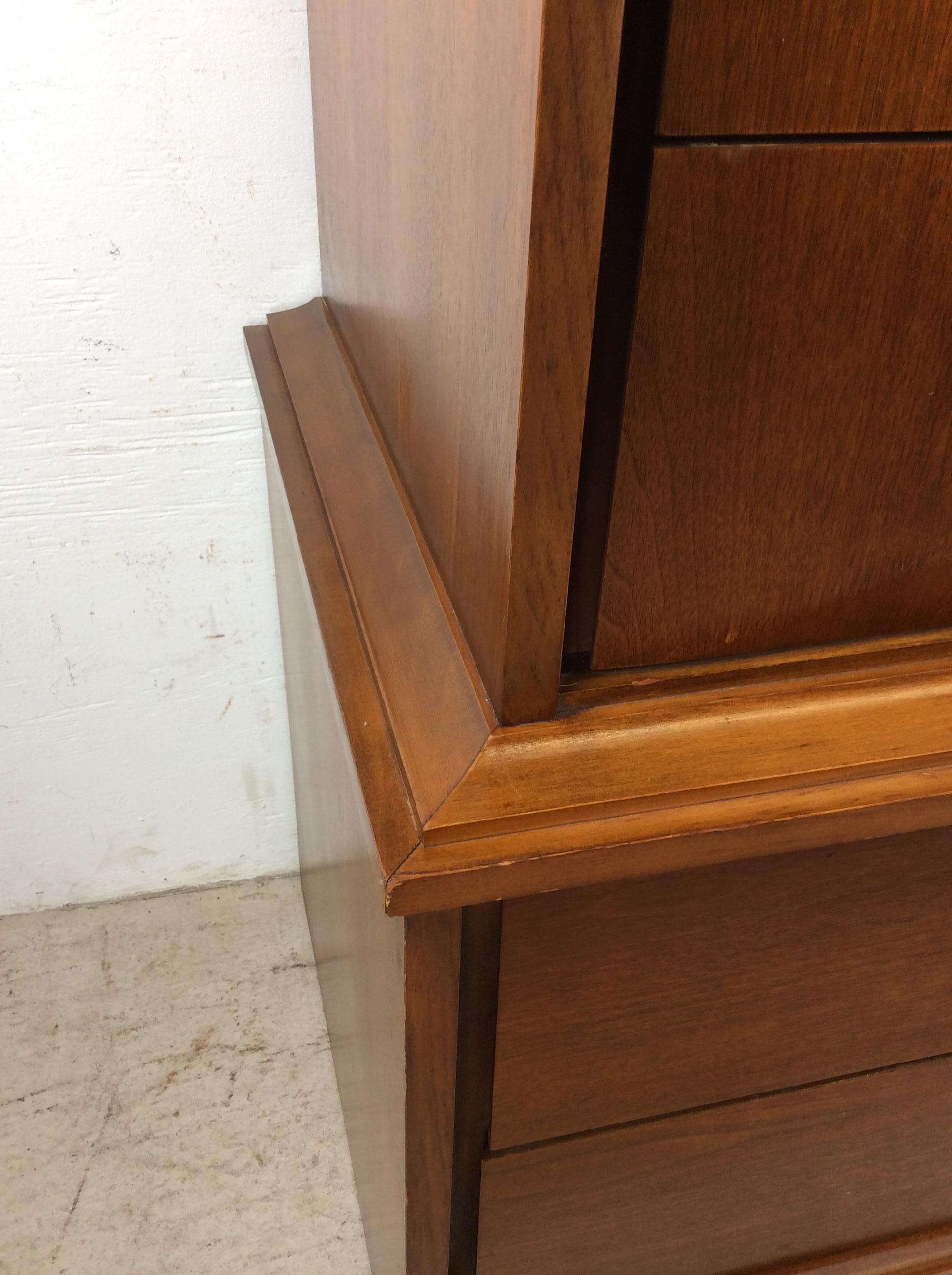 Impiallacciato Comò Highboy del Mid Century Modern di Johnson Carper in vendita