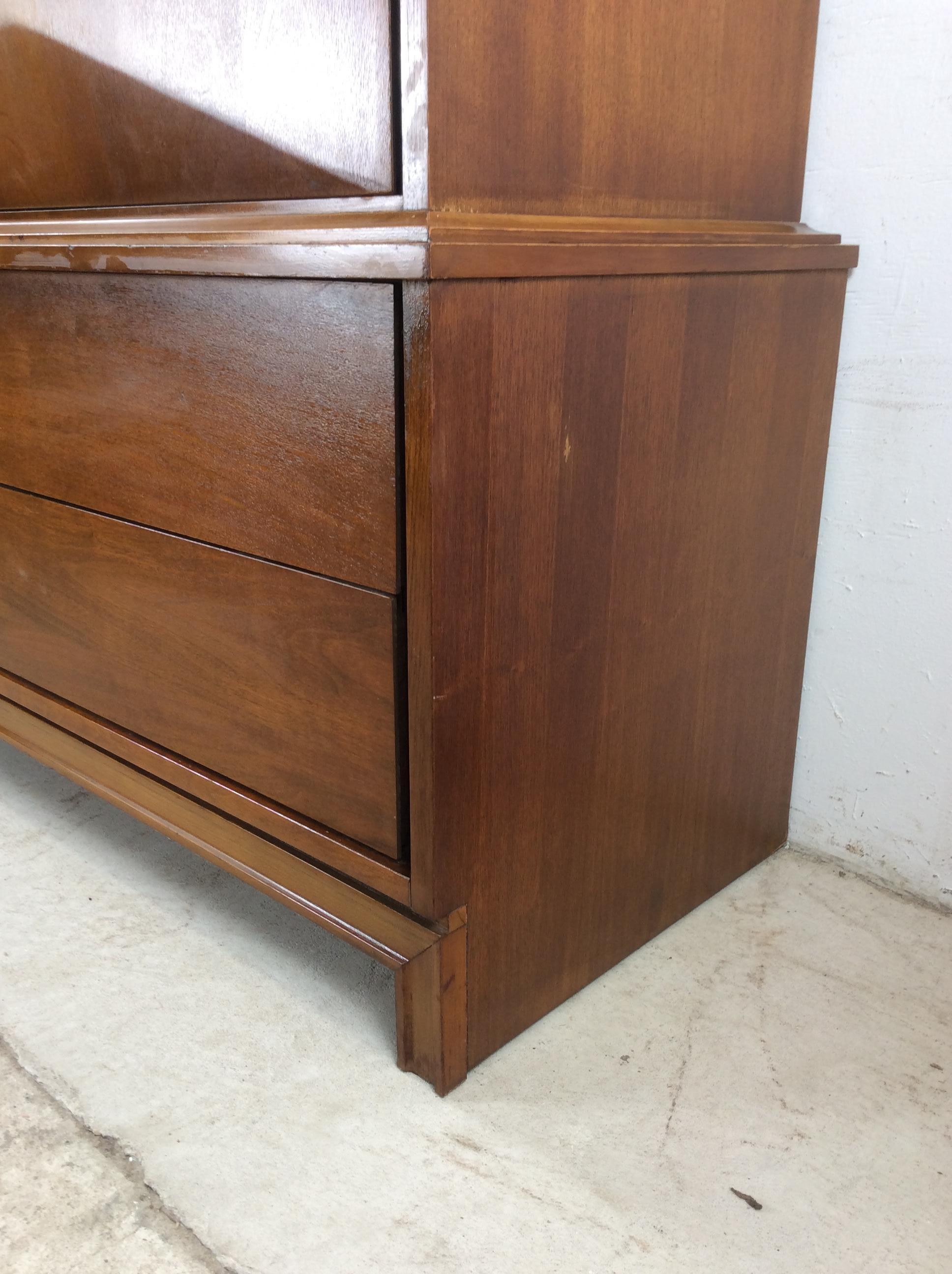 XX secolo Comò Highboy del Mid Century Modern di Johnson Carper in vendita