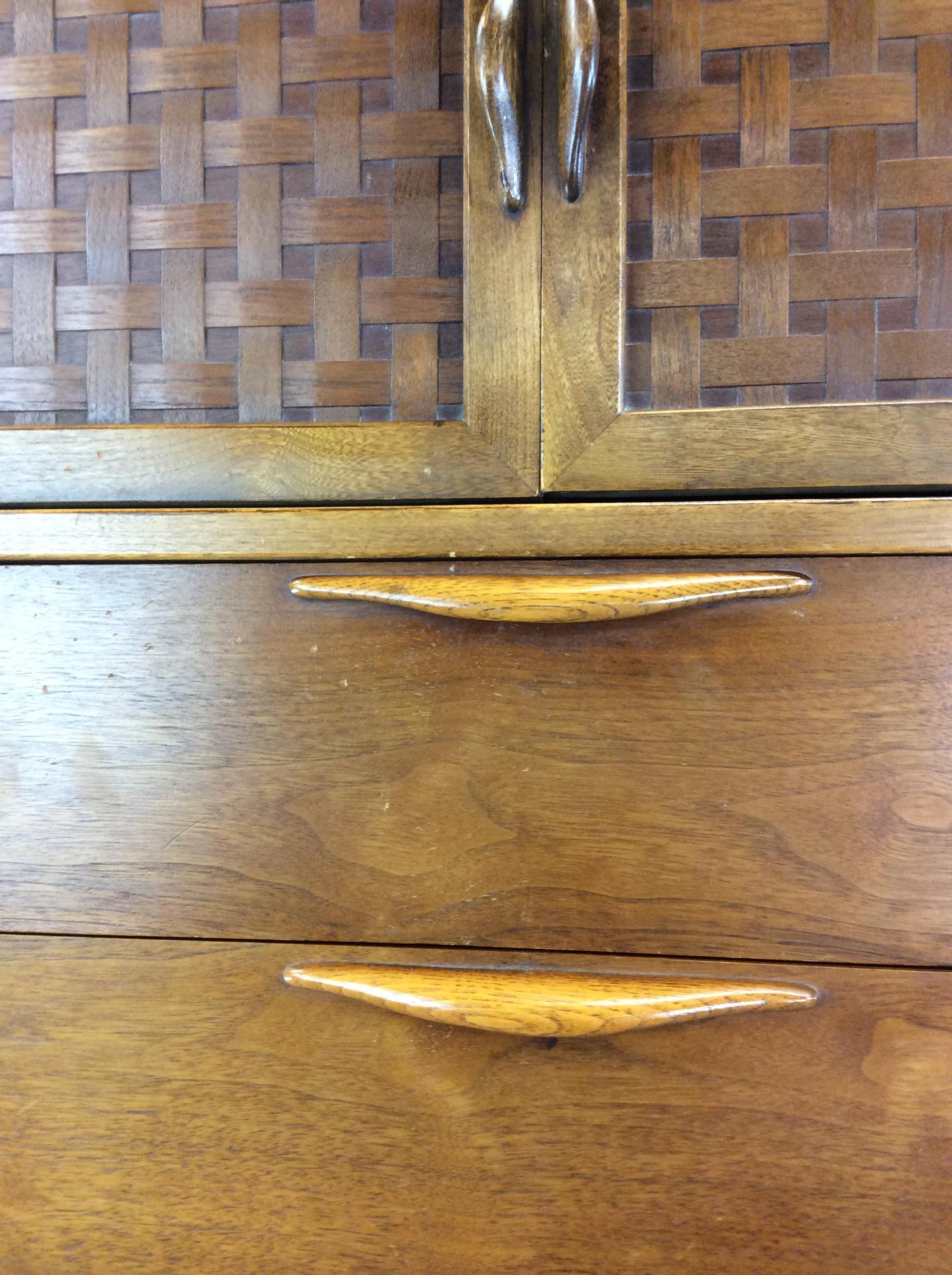 Comò Highboy della linea Perspective di Lane Furniture, in stile Mid Century Modern In condizioni buone in vendita a Freehold, NJ