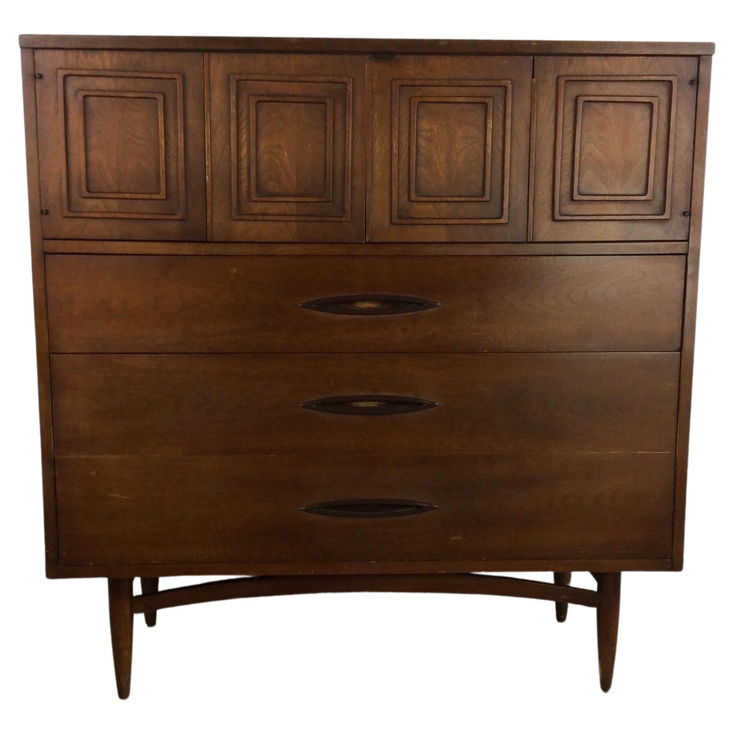 Mid-Century Modern Highboy Dresser from Sculptra by Broyhill For Sale