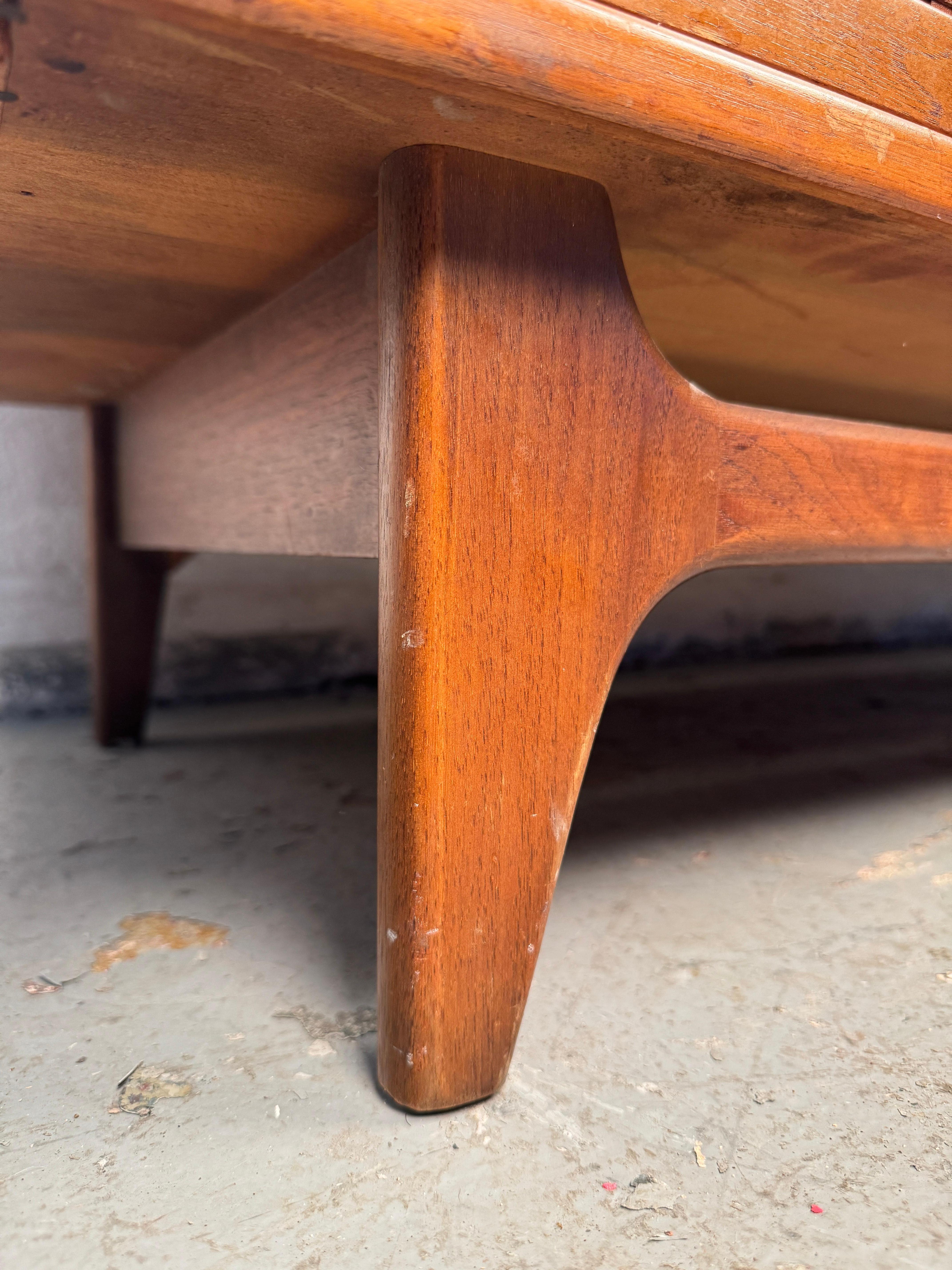 Comò Highboy in stile Mid-Century Modern, prodotto da Lane Furniture in vendita 11