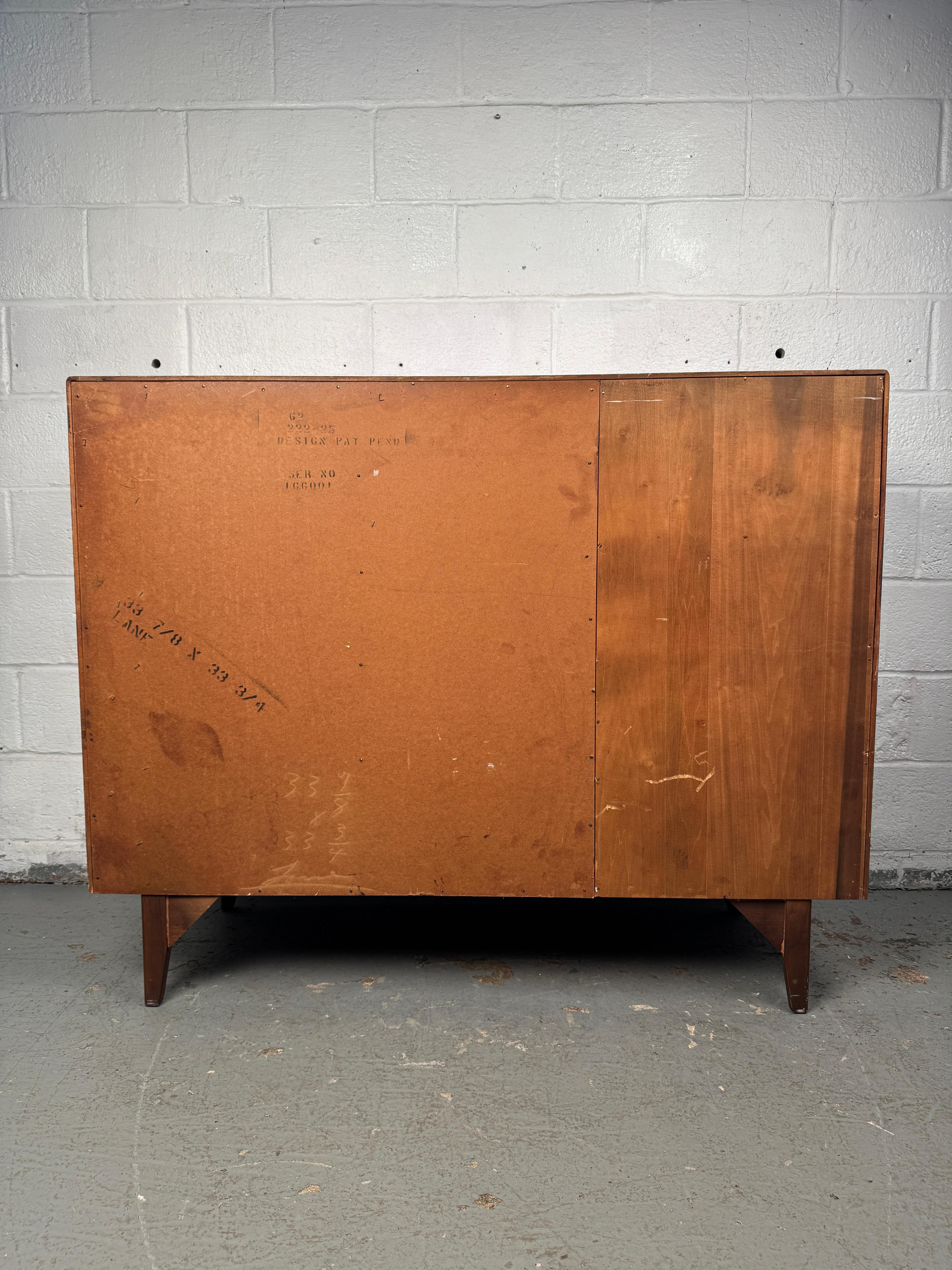 Comò Highboy in stile Mid-Century Modern, prodotto da Lane Furniture in vendita 13