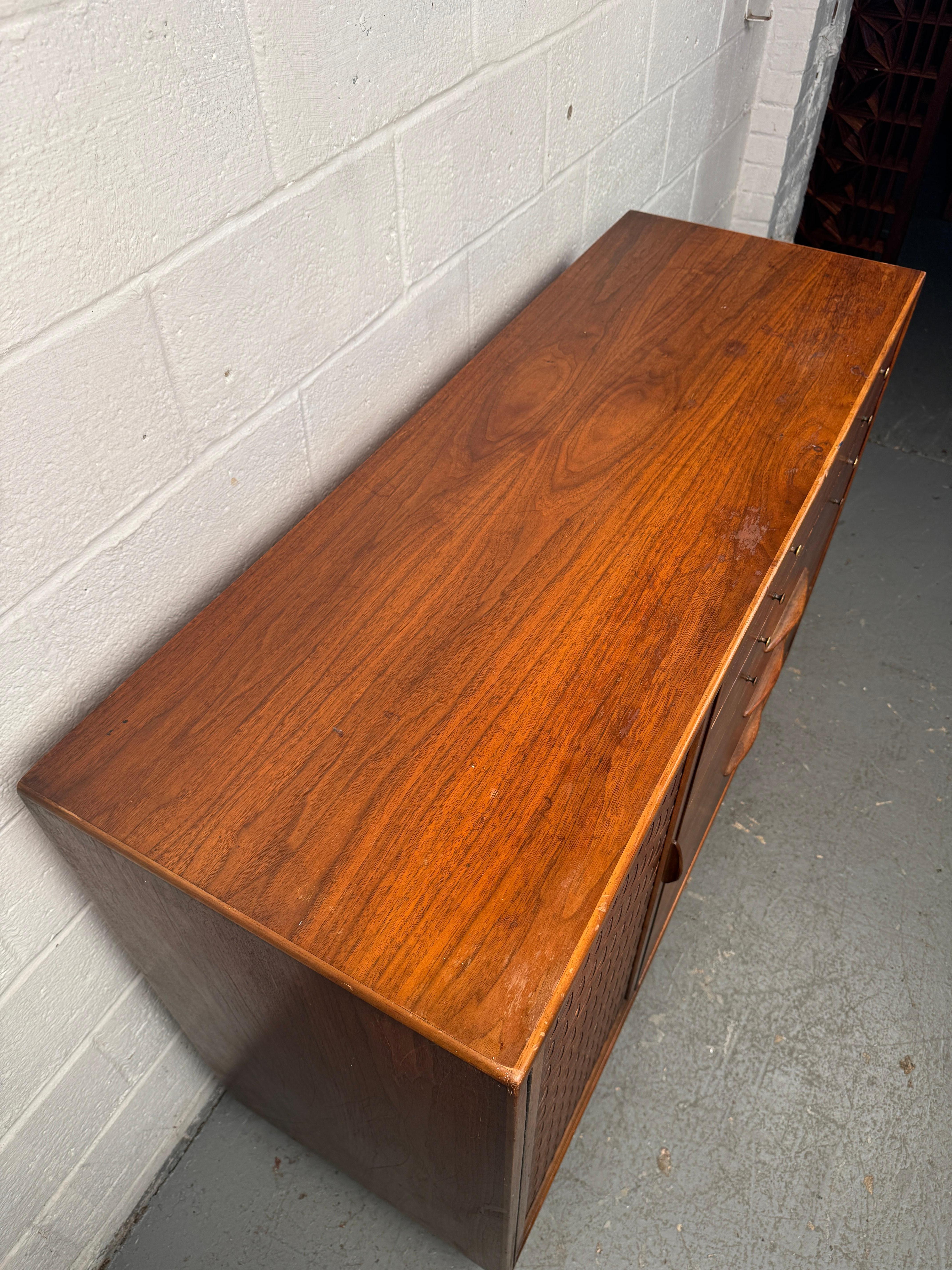 Comò Highboy in stile Mid-Century Modern, prodotto da Lane Furniture in vendita 1