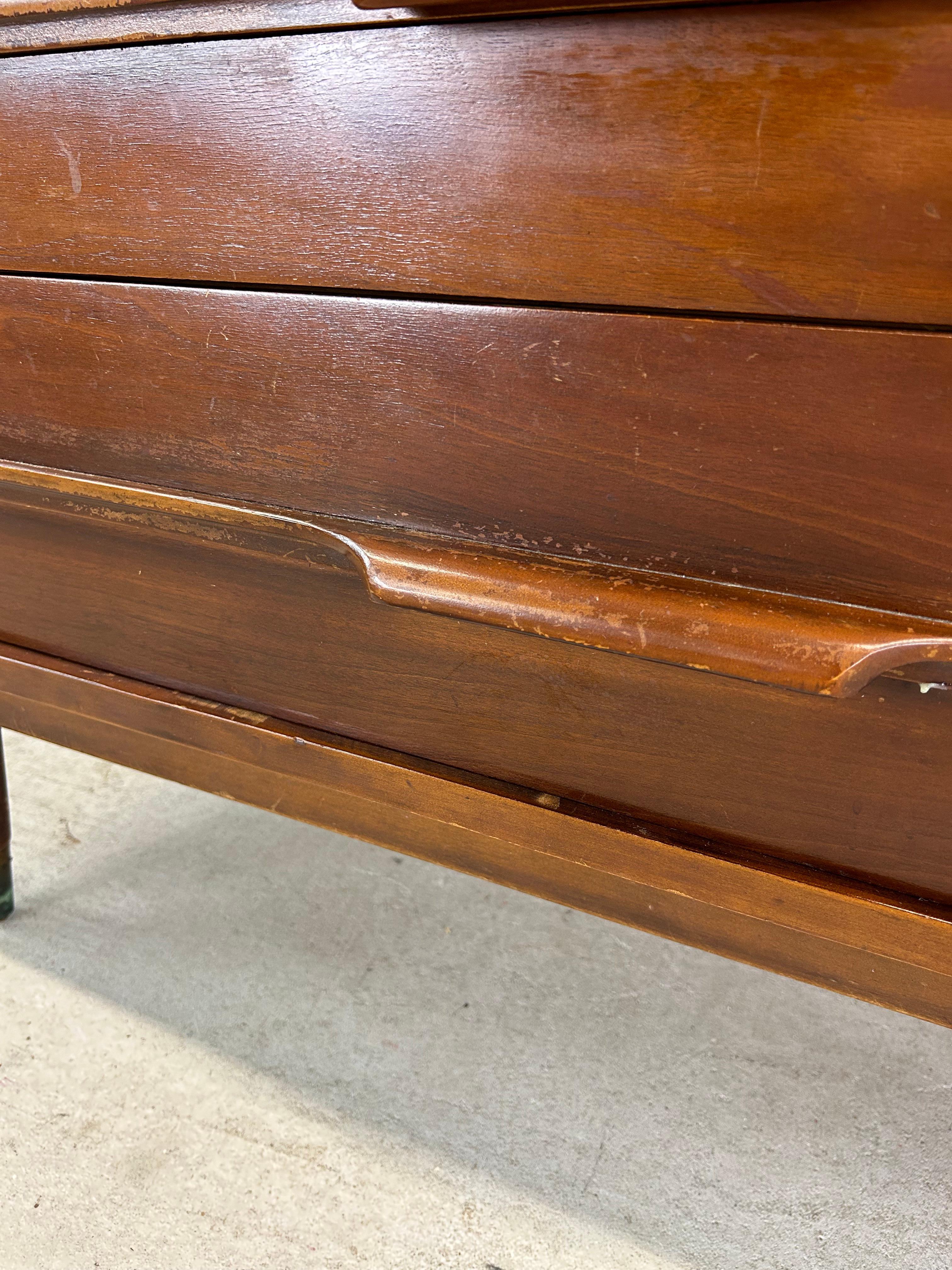 Comò Highboy del Mid Century Moderno con fronte a canne in vendita 4