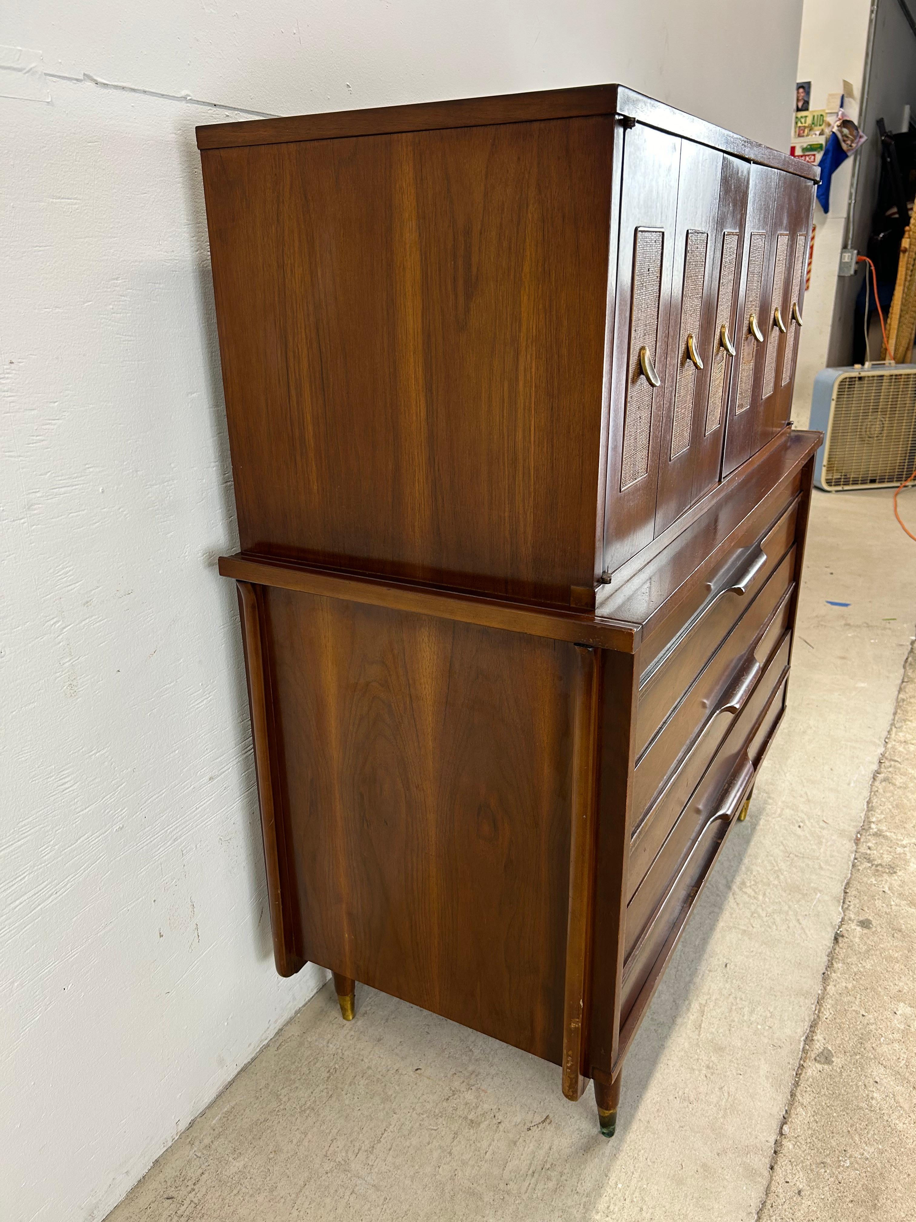 Comò Highboy del Mid Century Moderno con fronte a canne in vendita 7