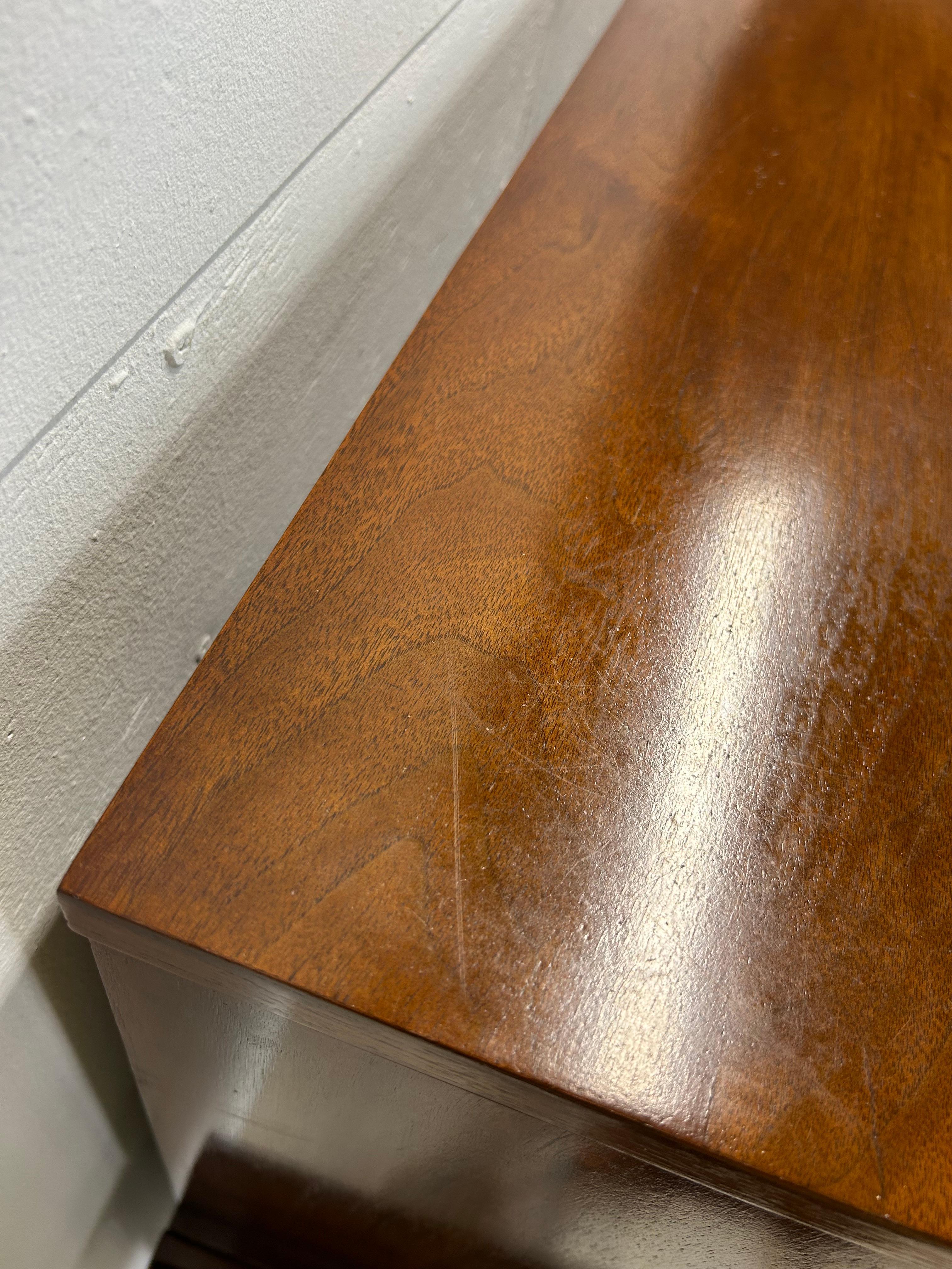 Comò Highboy del Mid Century Moderno con fronte a canne in vendita 11