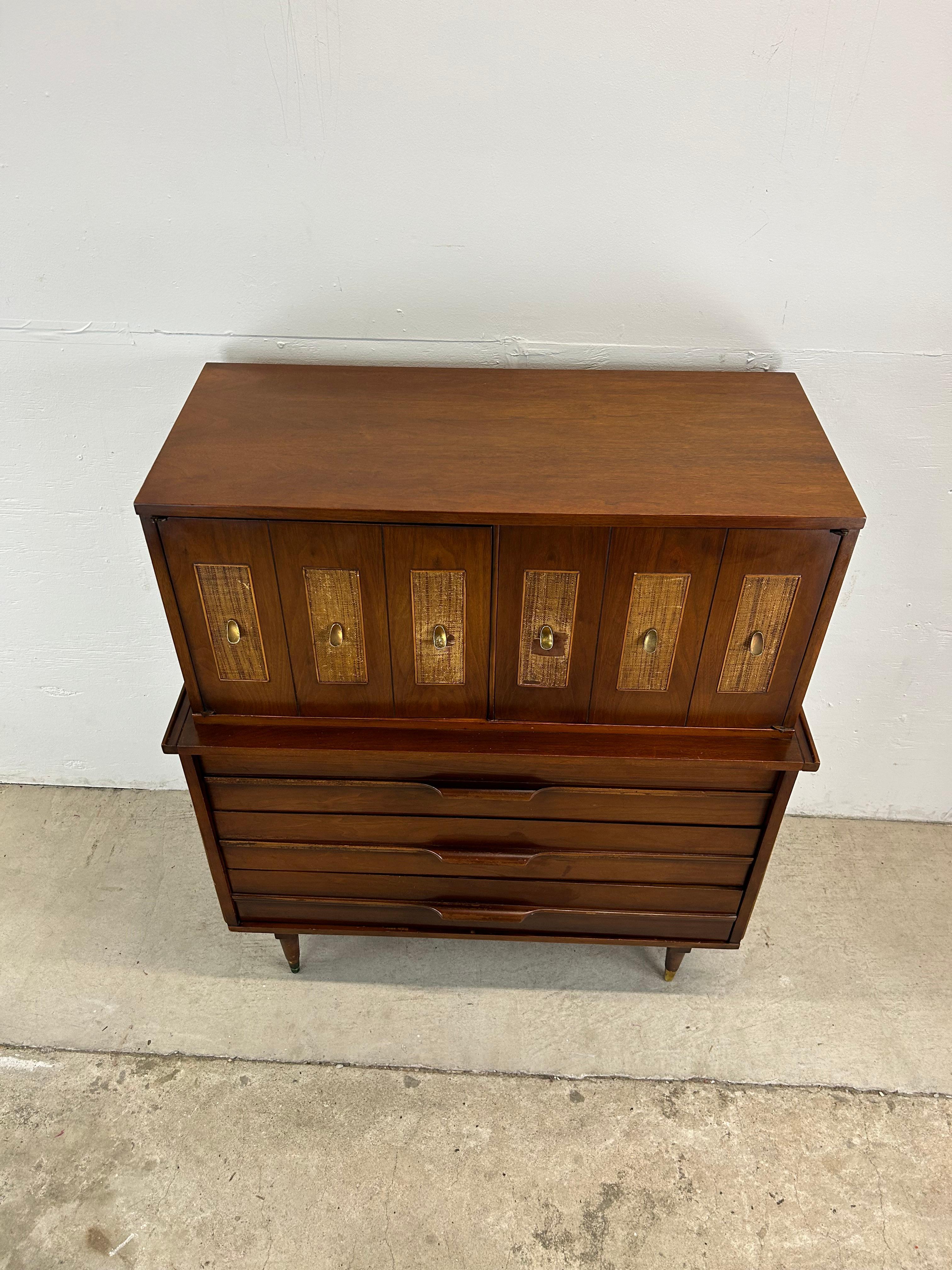 Mid-Century moderno Comò Highboy del Mid Century Moderno con fronte a canne in vendita