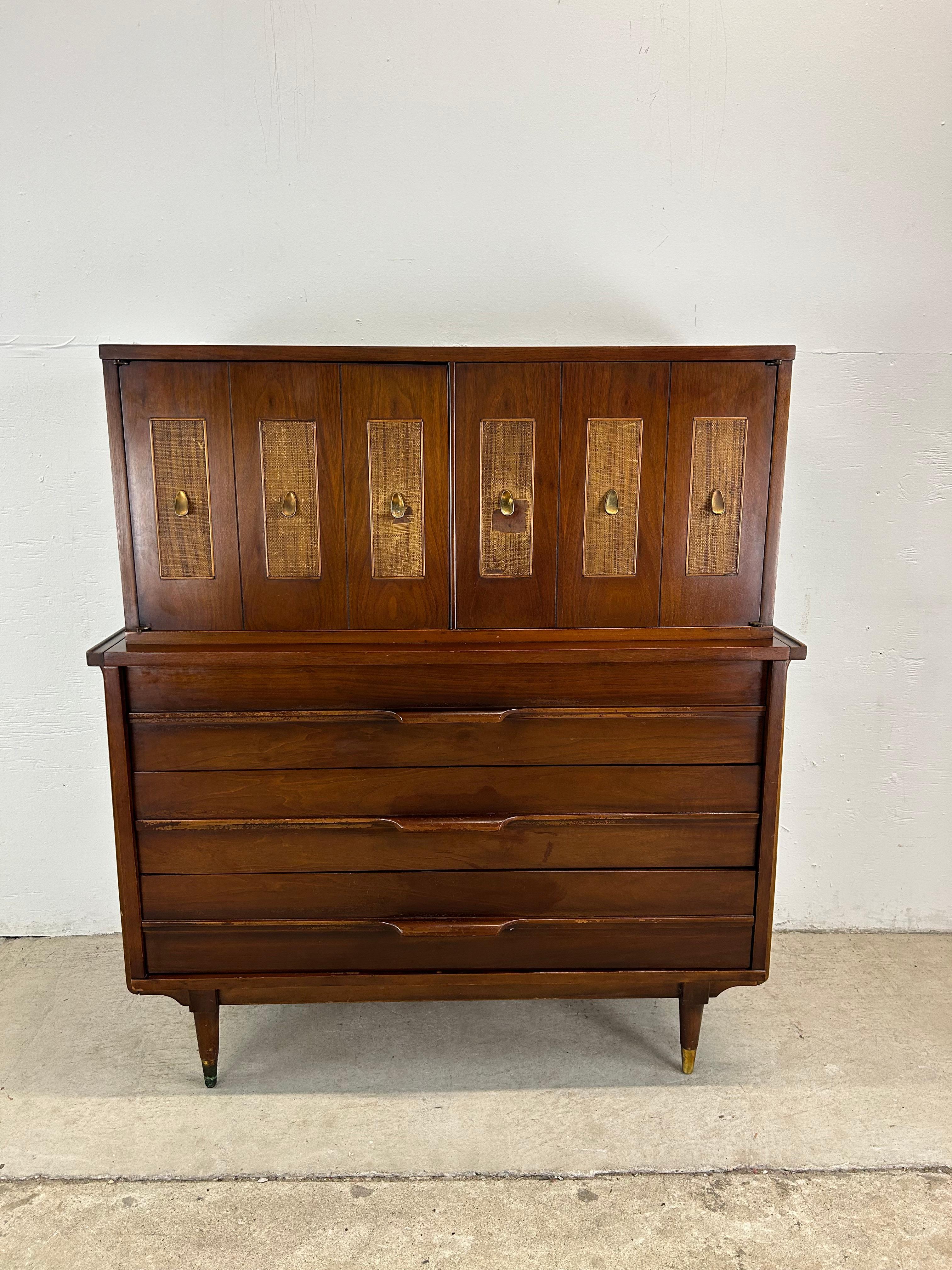 Comò Highboy del Mid Century Moderno con fronte a canne In condizioni buone in vendita a Freehold, NJ