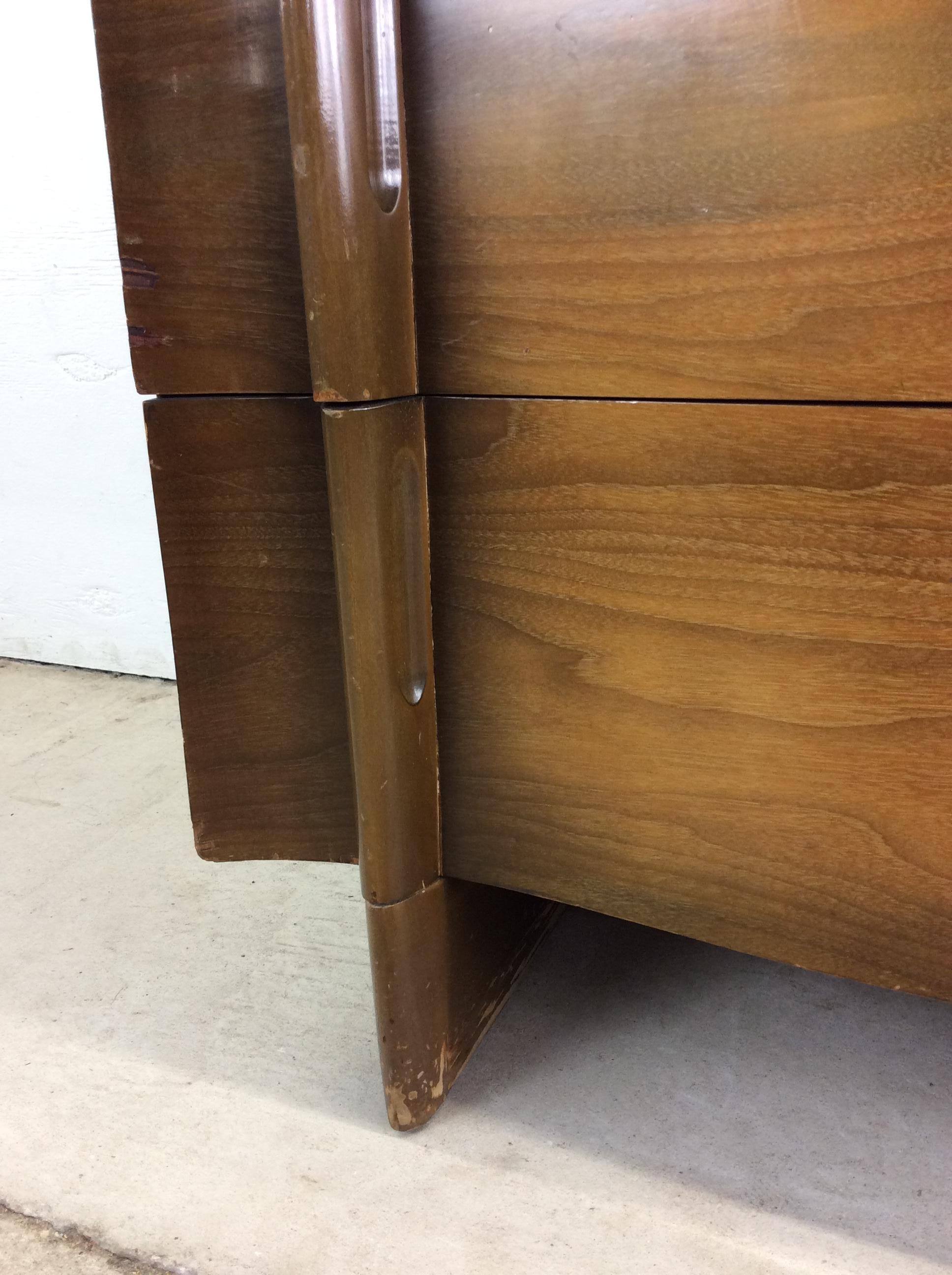 Mid Century Modern Highboy Dresser with Cedar Lined Drawer in vendita 2