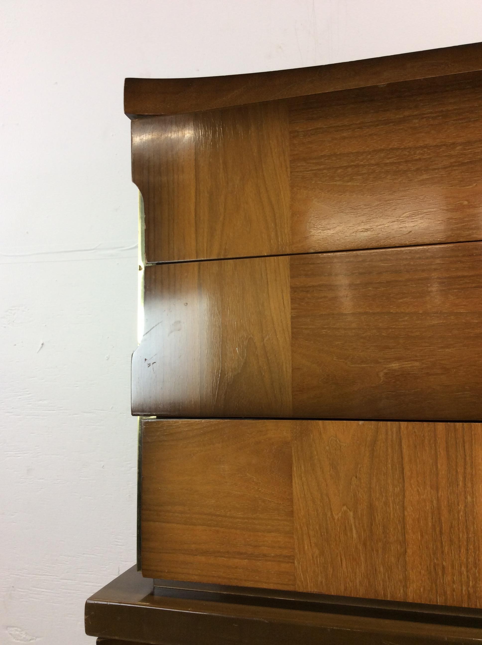 Mid Century Modern Highboy Dresser with Cedar Lined Drawer in vendita 4