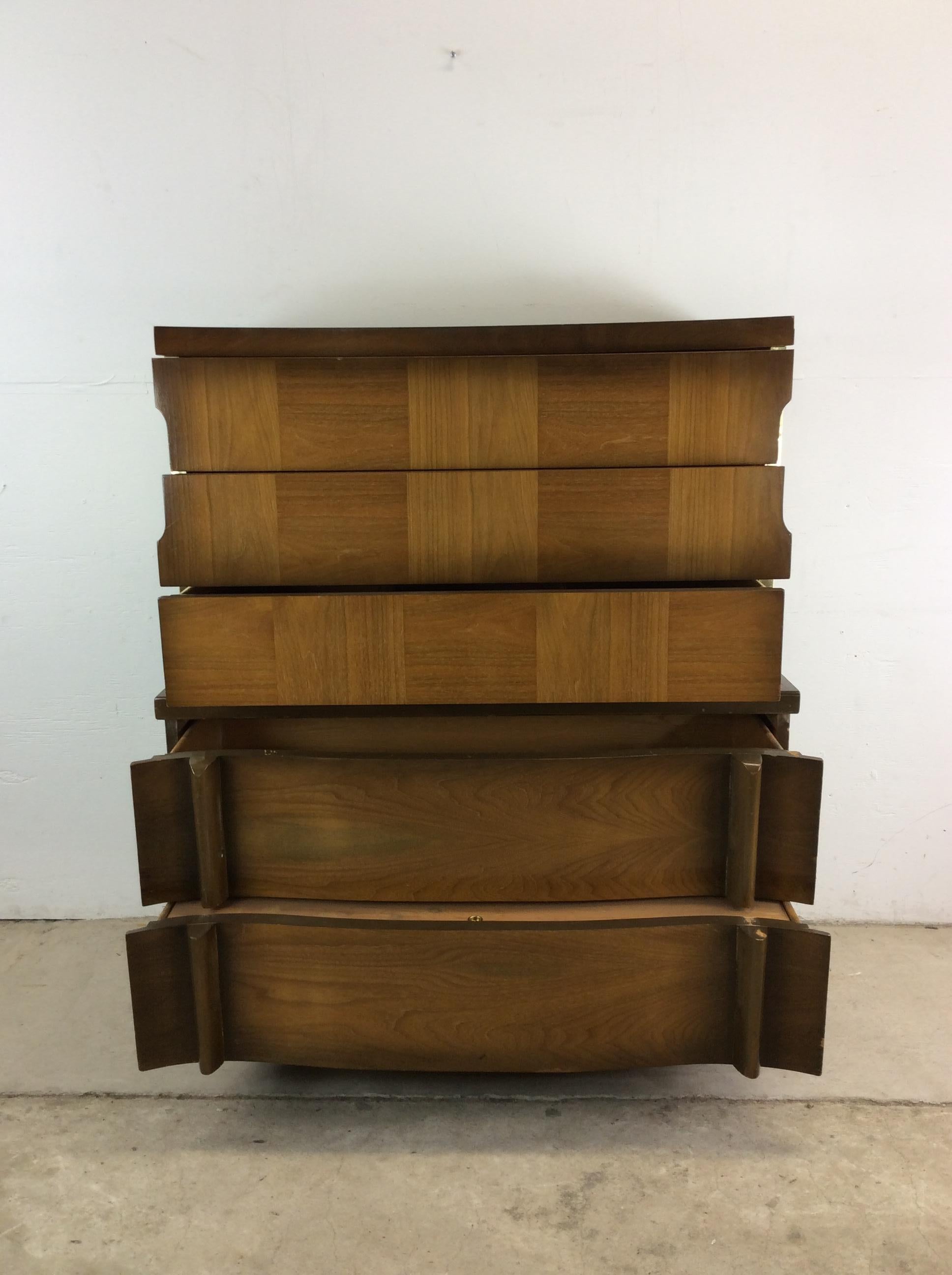 Mid Century Modern Highboy Dresser with Cedar Lined Drawer in vendita 9