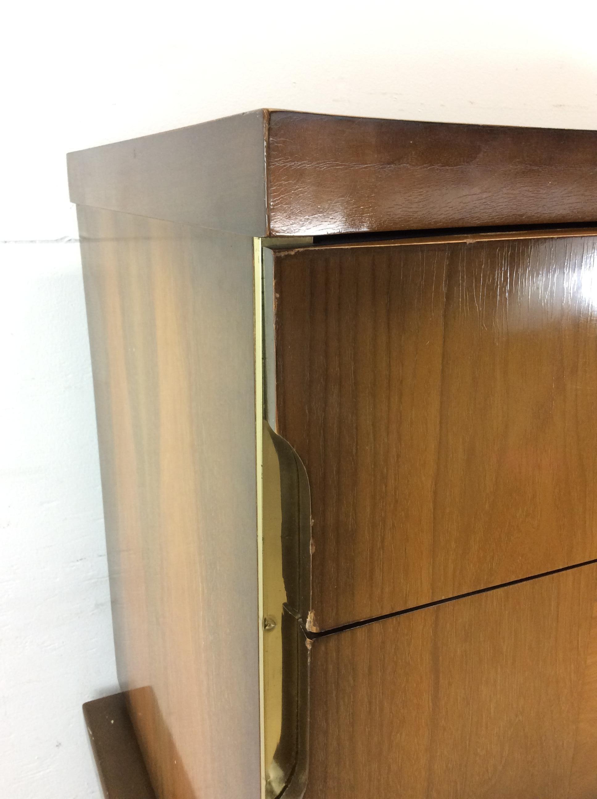 Mid-Century moderno Mid Century Modern Highboy Dresser with Cedar Lined Drawer in vendita