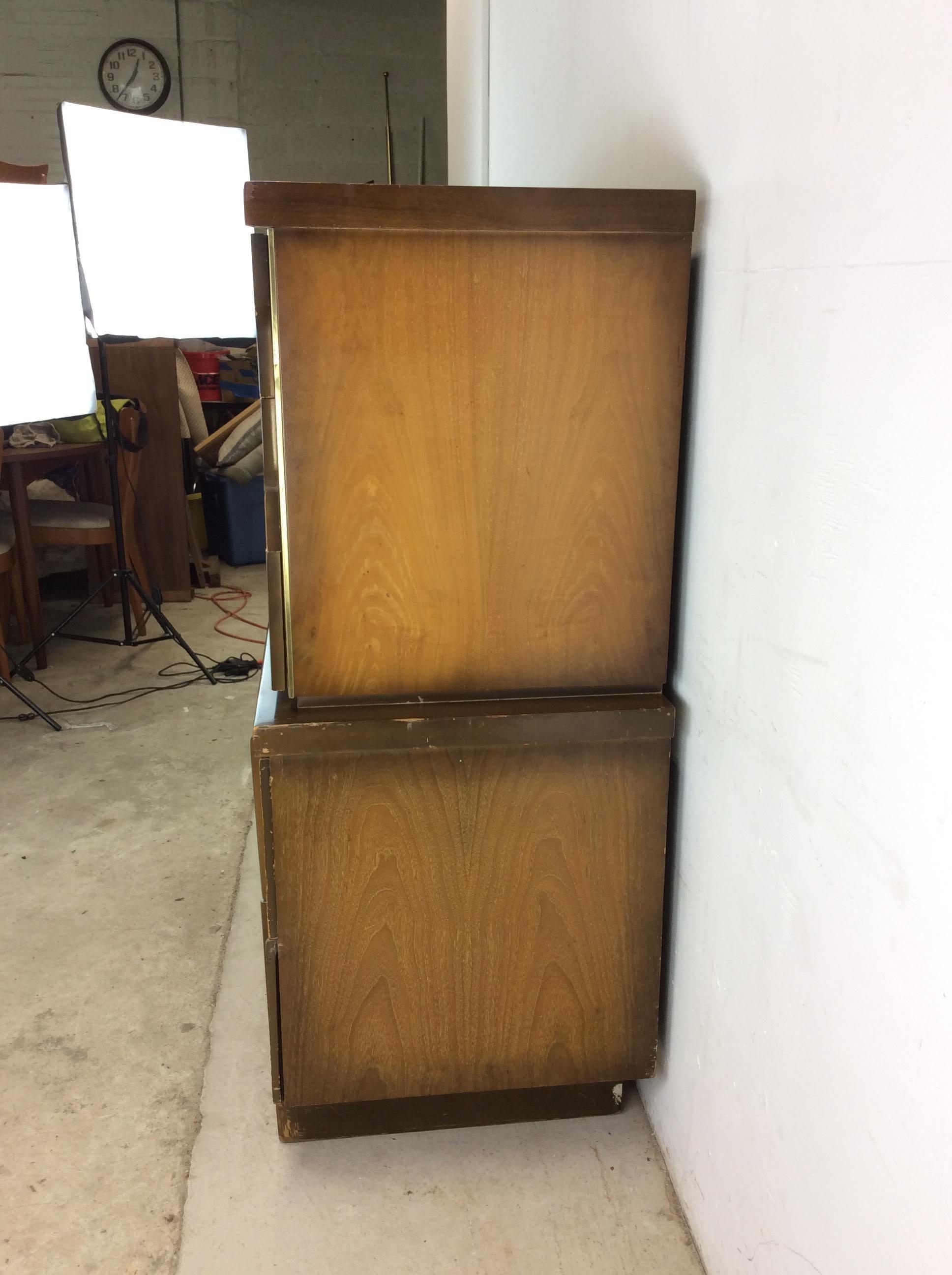 Mid Century Modern Highboy Dresser with Cedar Lined Drawer In condizioni buone in vendita a Freehold, NJ