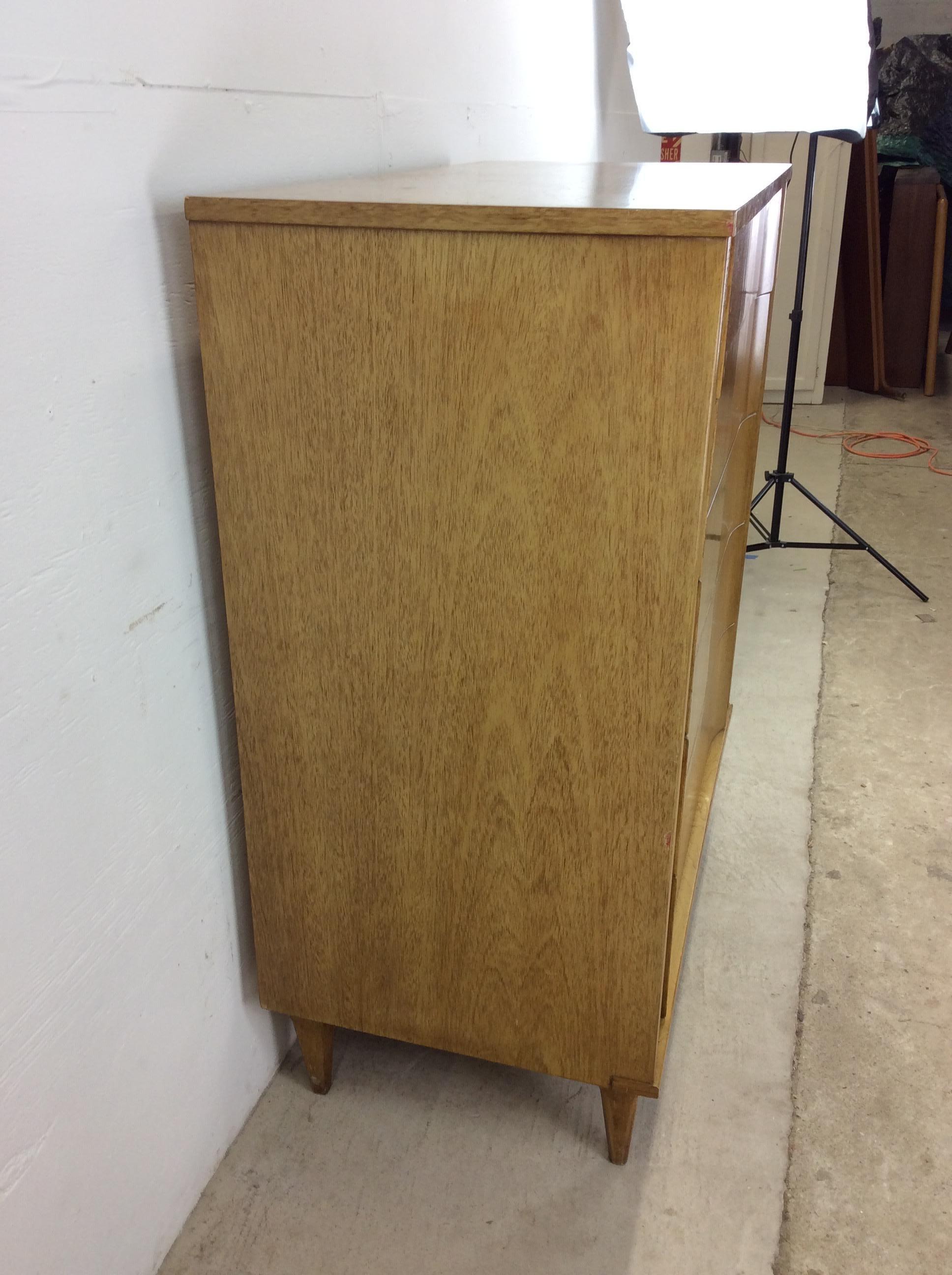 Comò Highboy del Mid Century Modern con finitura Oak Oak sbiancato e cassetti in bengala In condizioni buone in vendita a Freehold, NJ