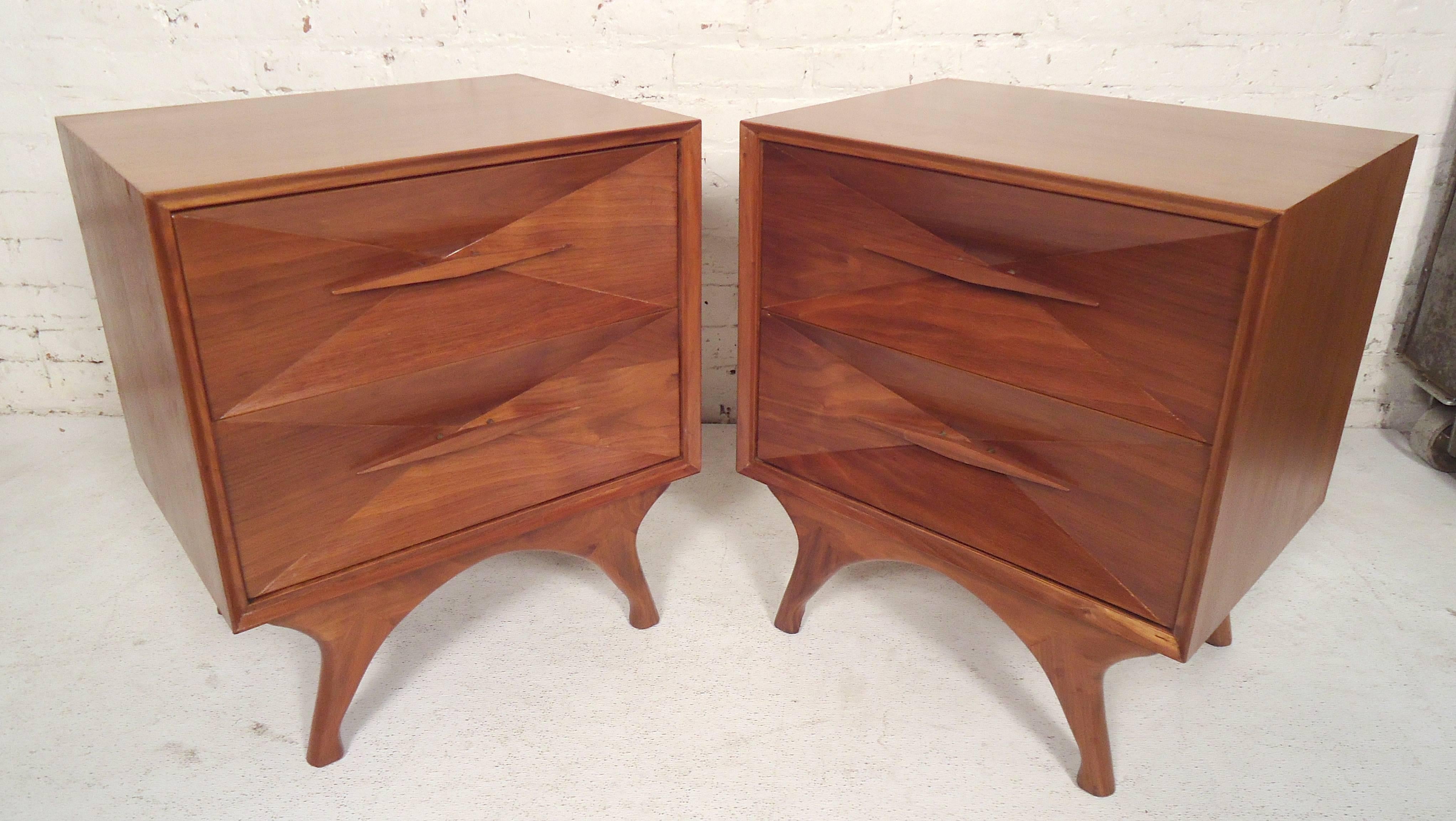 Gorgeous vintage bedside tables with inverted diamond shaped drawers with sculpted wood pulls. Two drawers, walnut grain throughout and unique legs.

(Please confirm item location - NY or NJ - with dealer). 
 